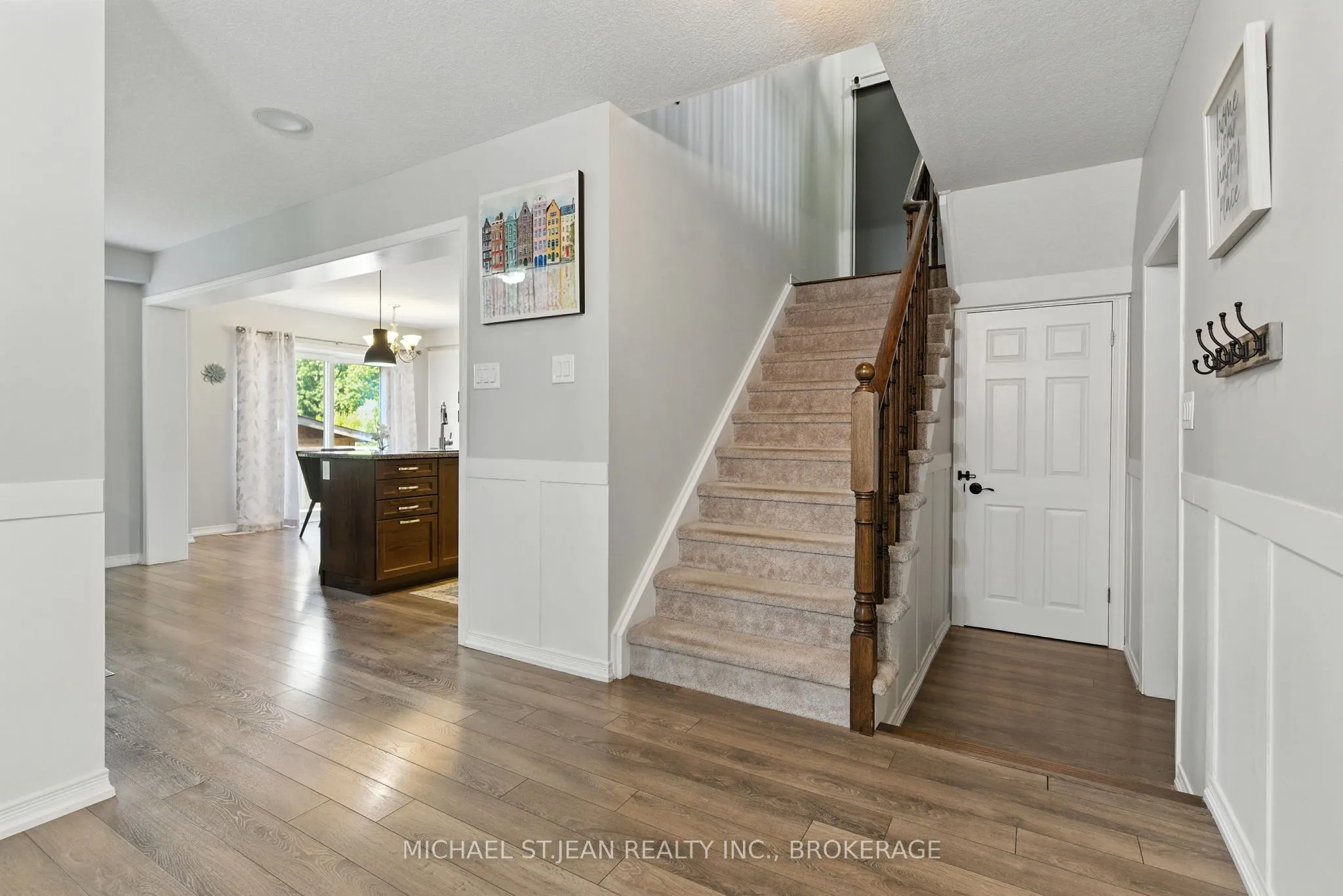 8769 Dogwood Crescent