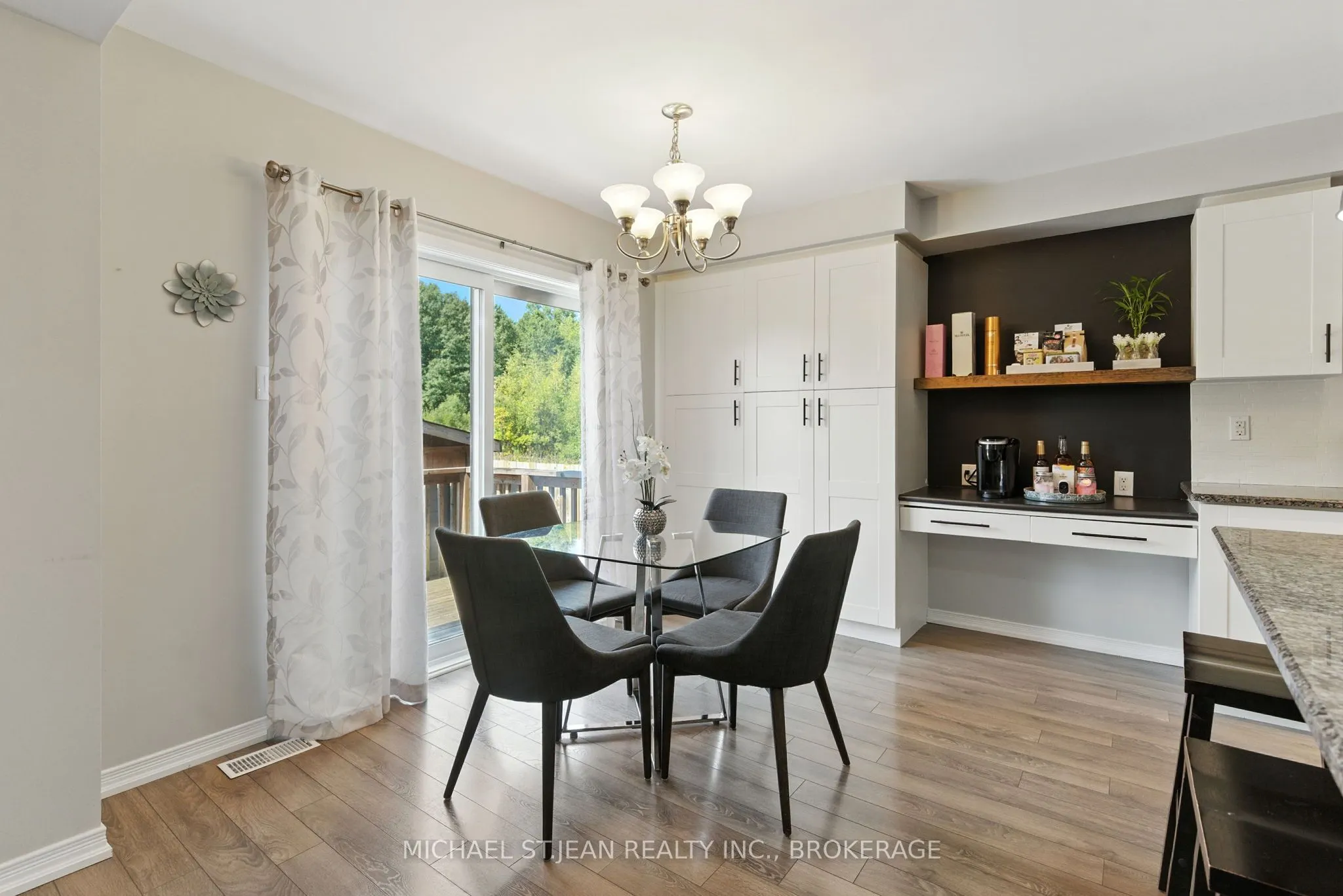 8769 Dogwood Crescent