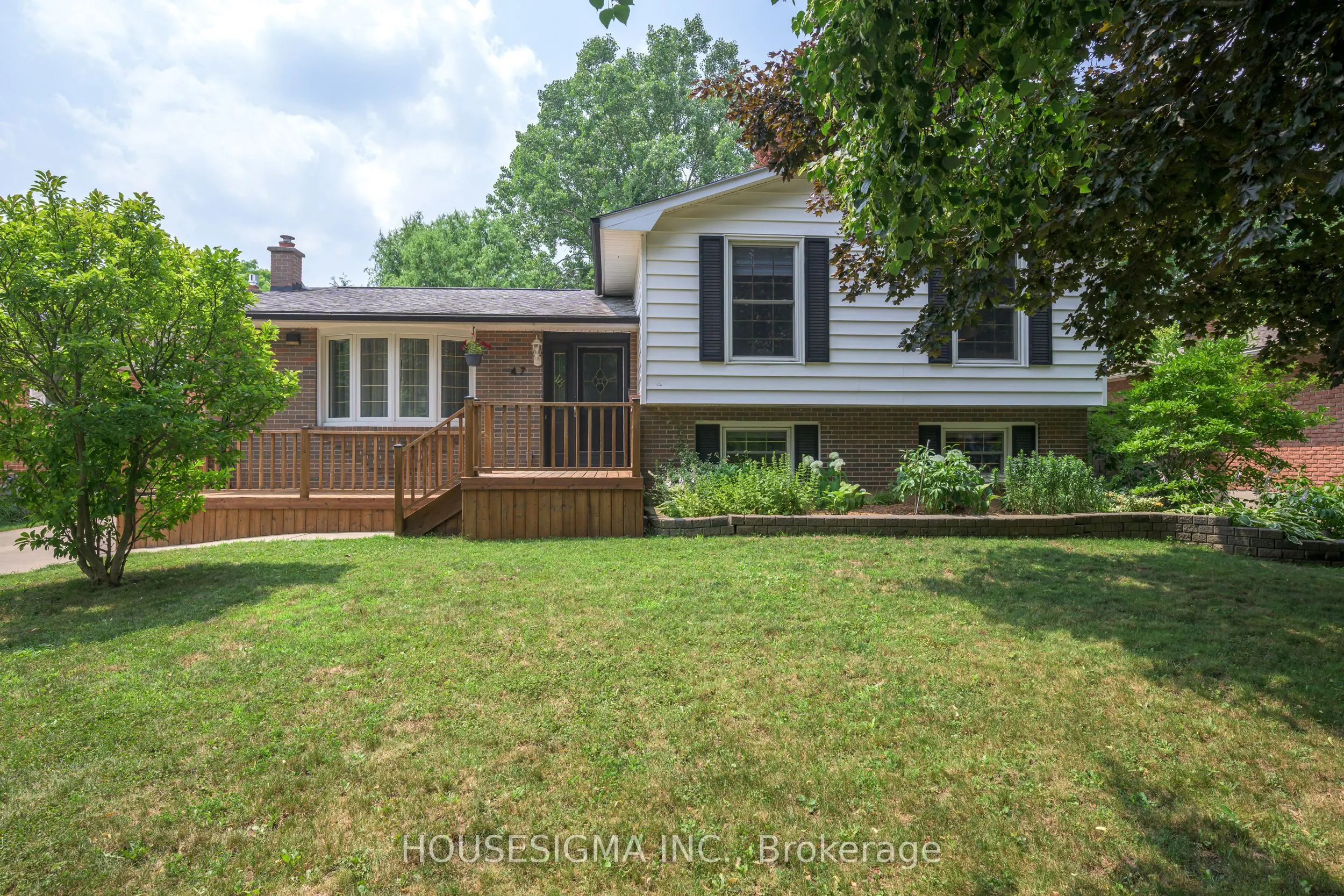 47 Scotchpine Crescent E