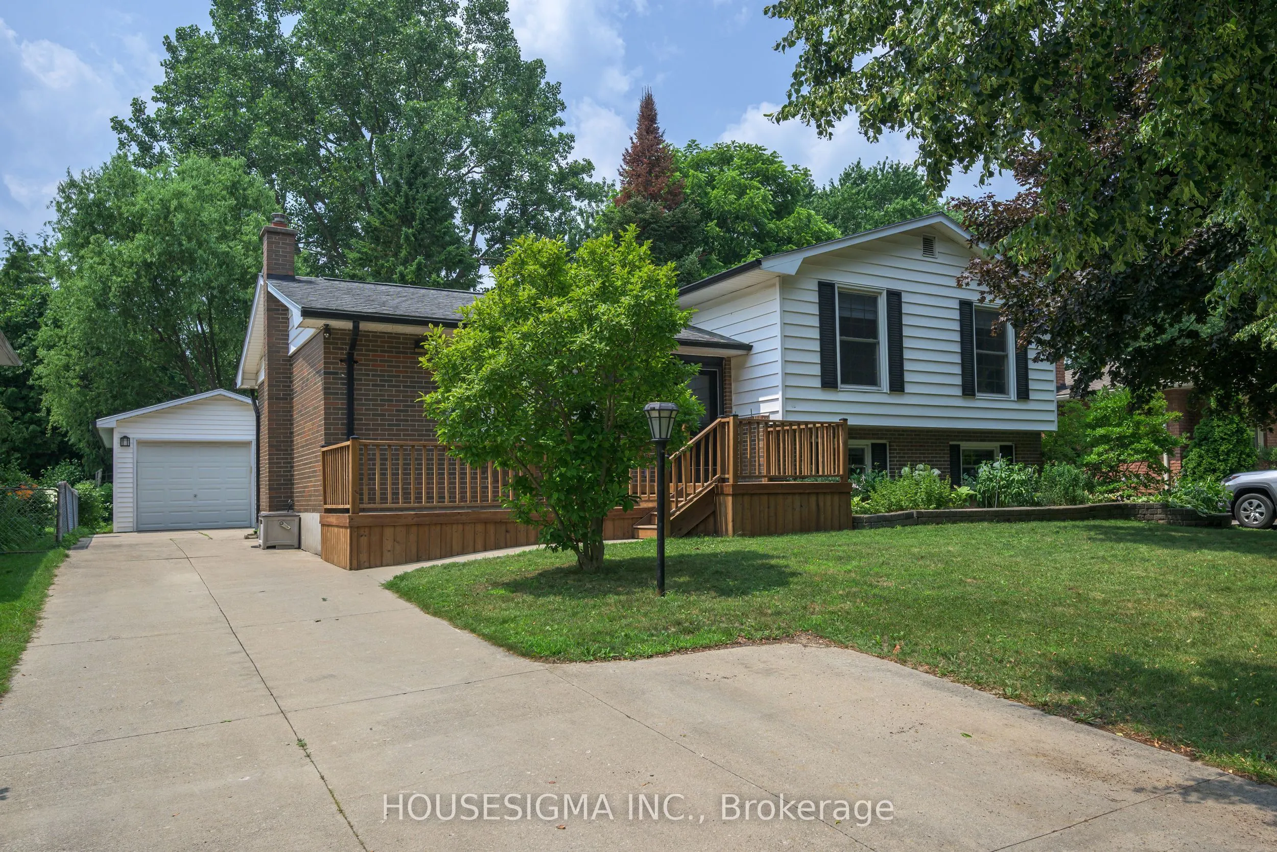 47 Scotchpine Crescent E