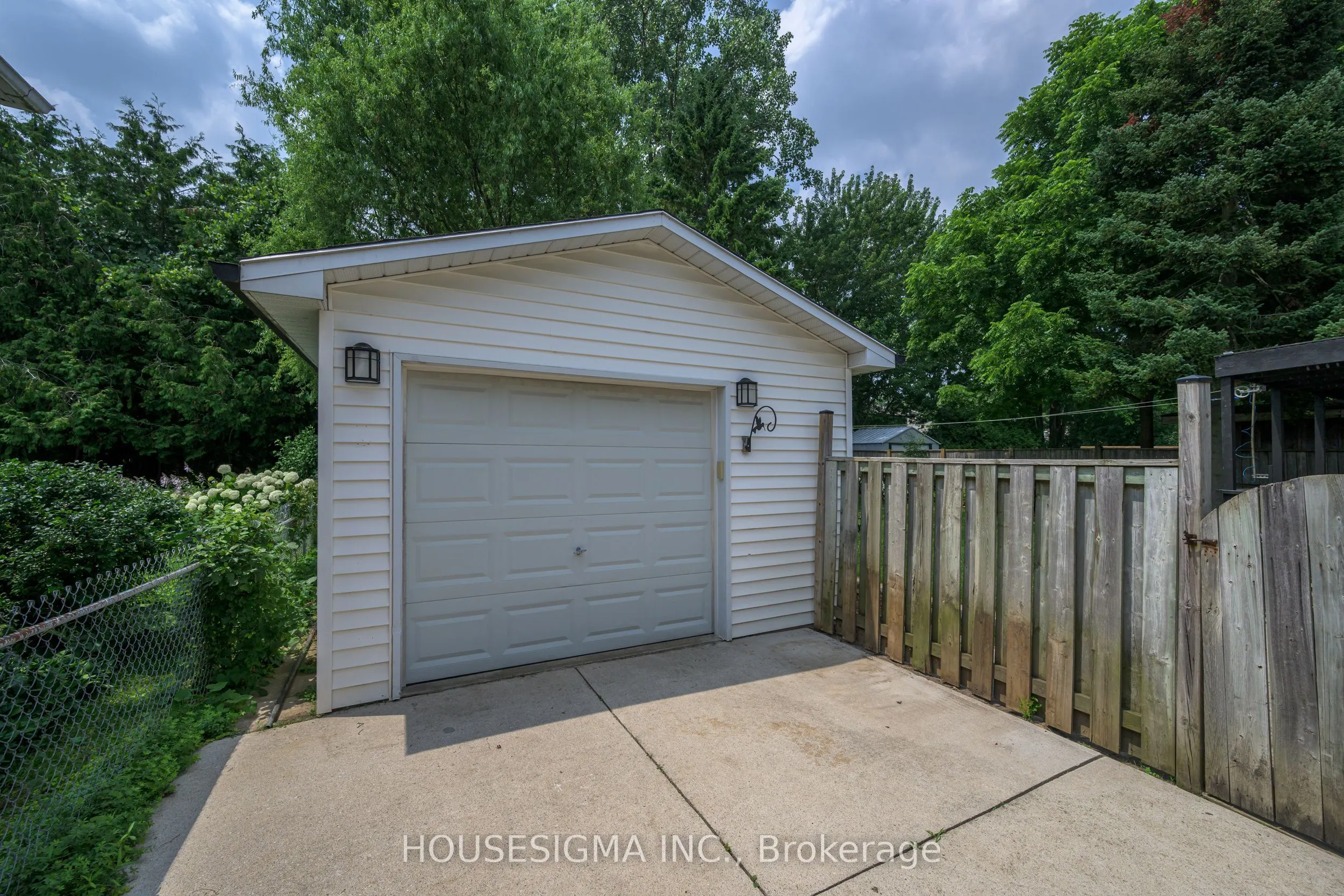 47 Scotchpine Crescent E