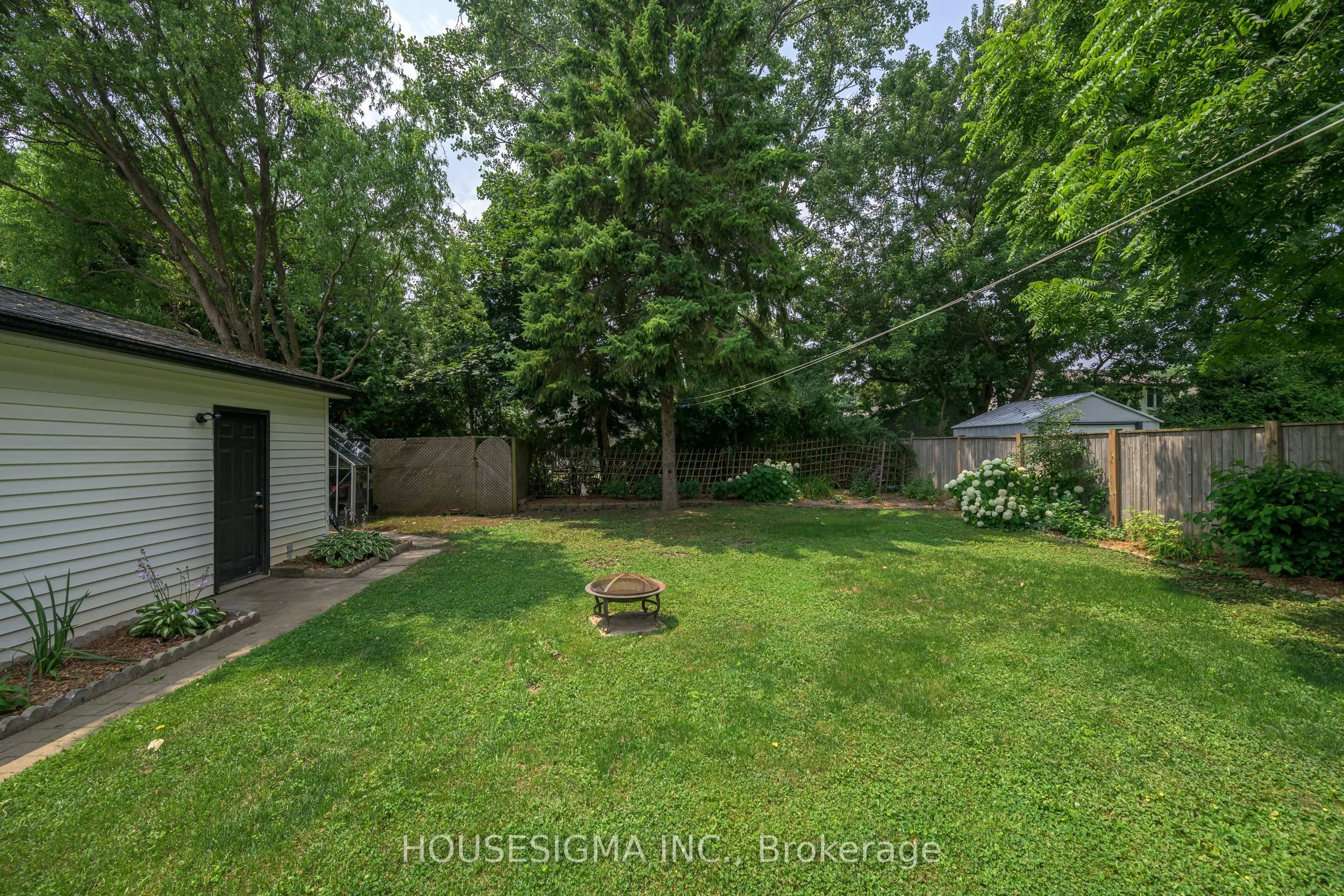 47 Scotchpine Crescent E