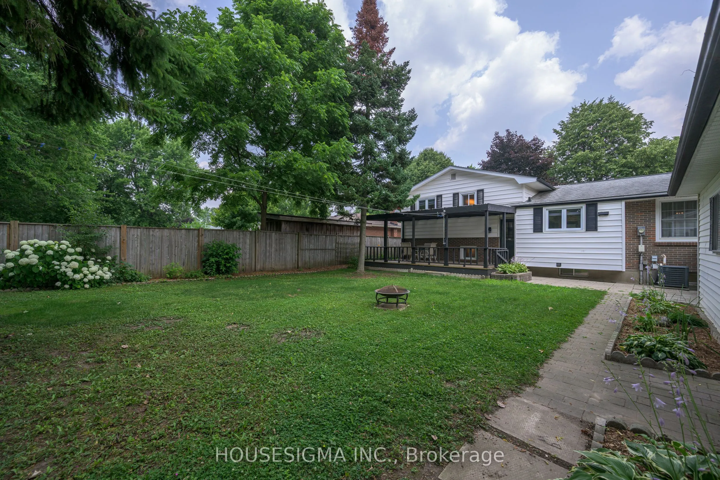 47 Scotchpine Crescent E