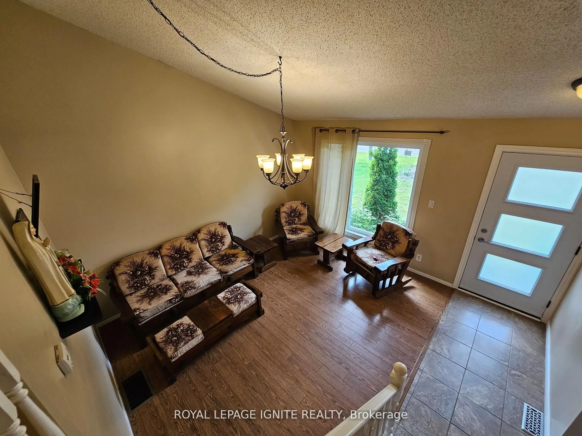 253 WOODLAND Drive N