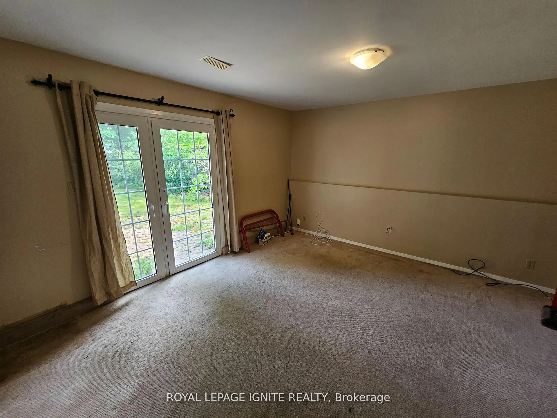 253 WOODLAND Drive N