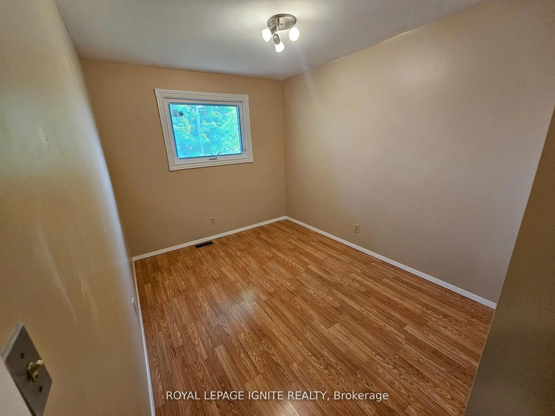 253 WOODLAND Drive N