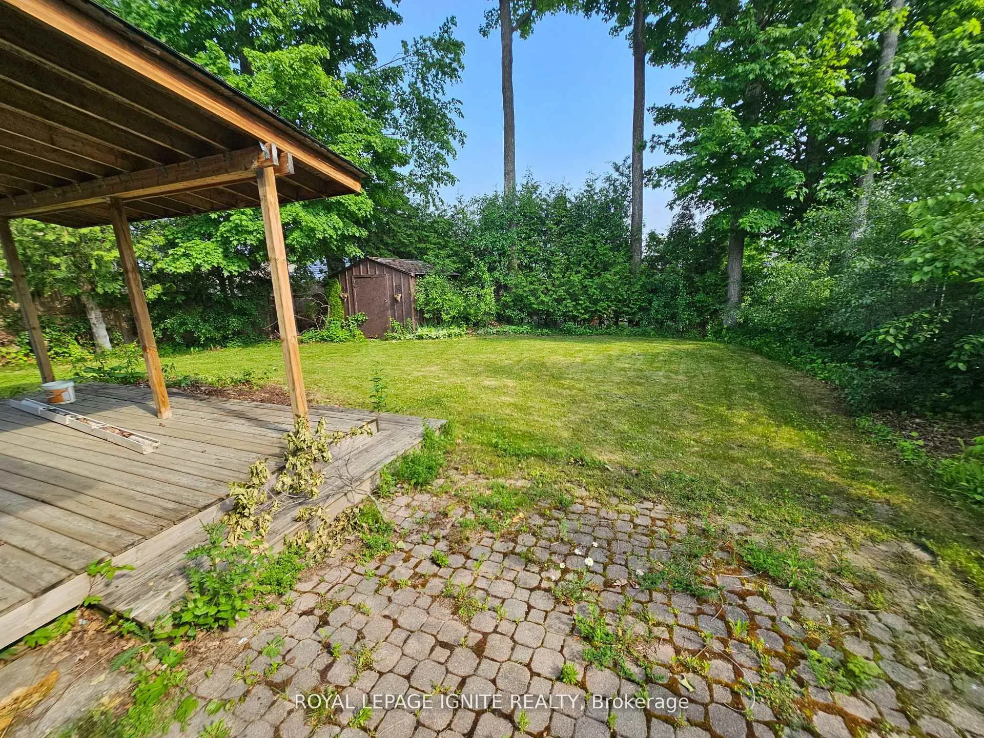 253 WOODLAND Drive N