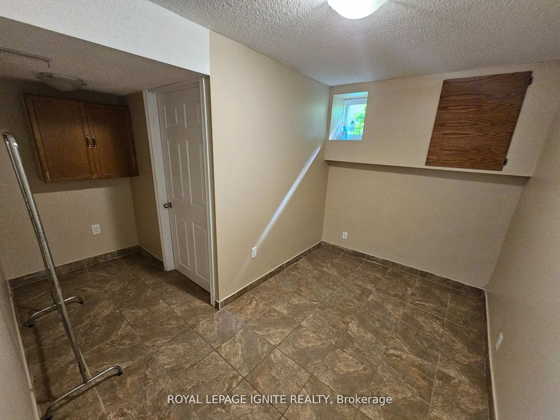 253 WOODLAND Drive N
