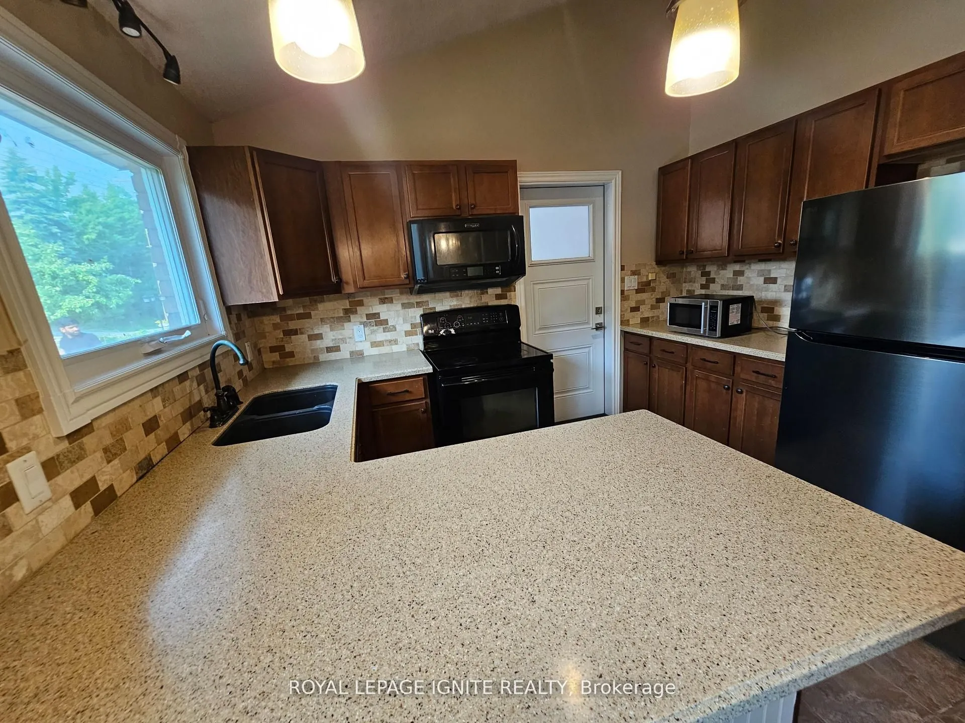 253 WOODLAND Drive N