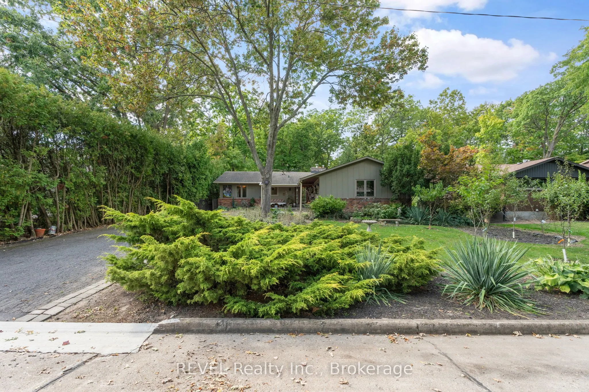 10 Woodington Crescent