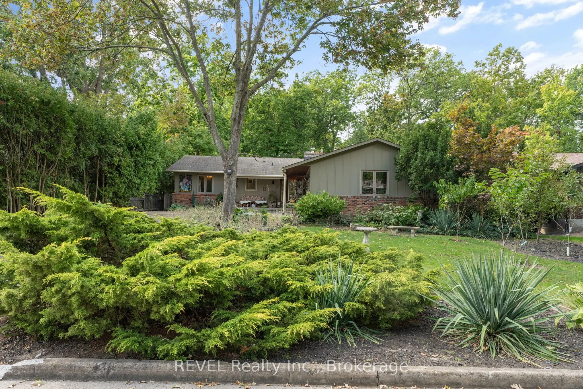 10 Woodington Crescent
