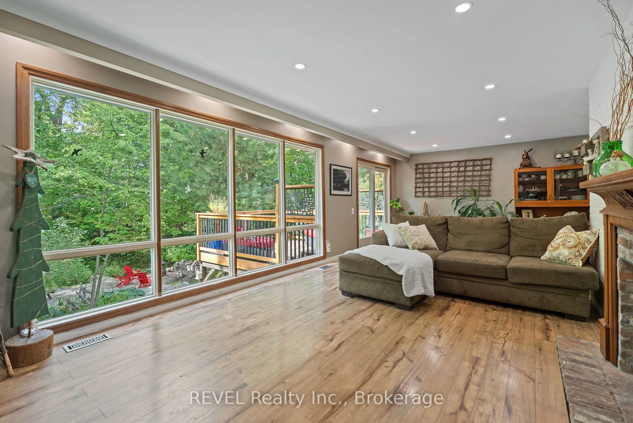 10 Woodington Crescent