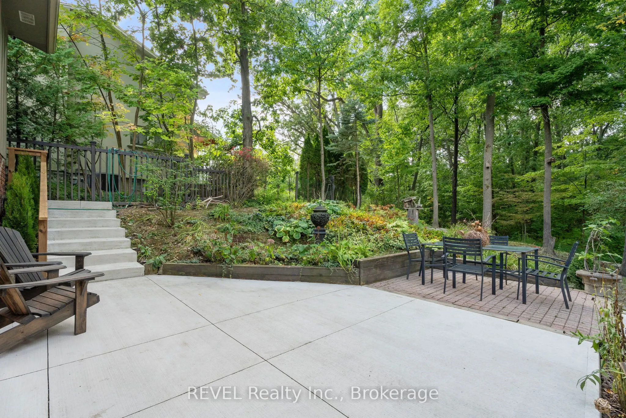 10 Woodington Crescent