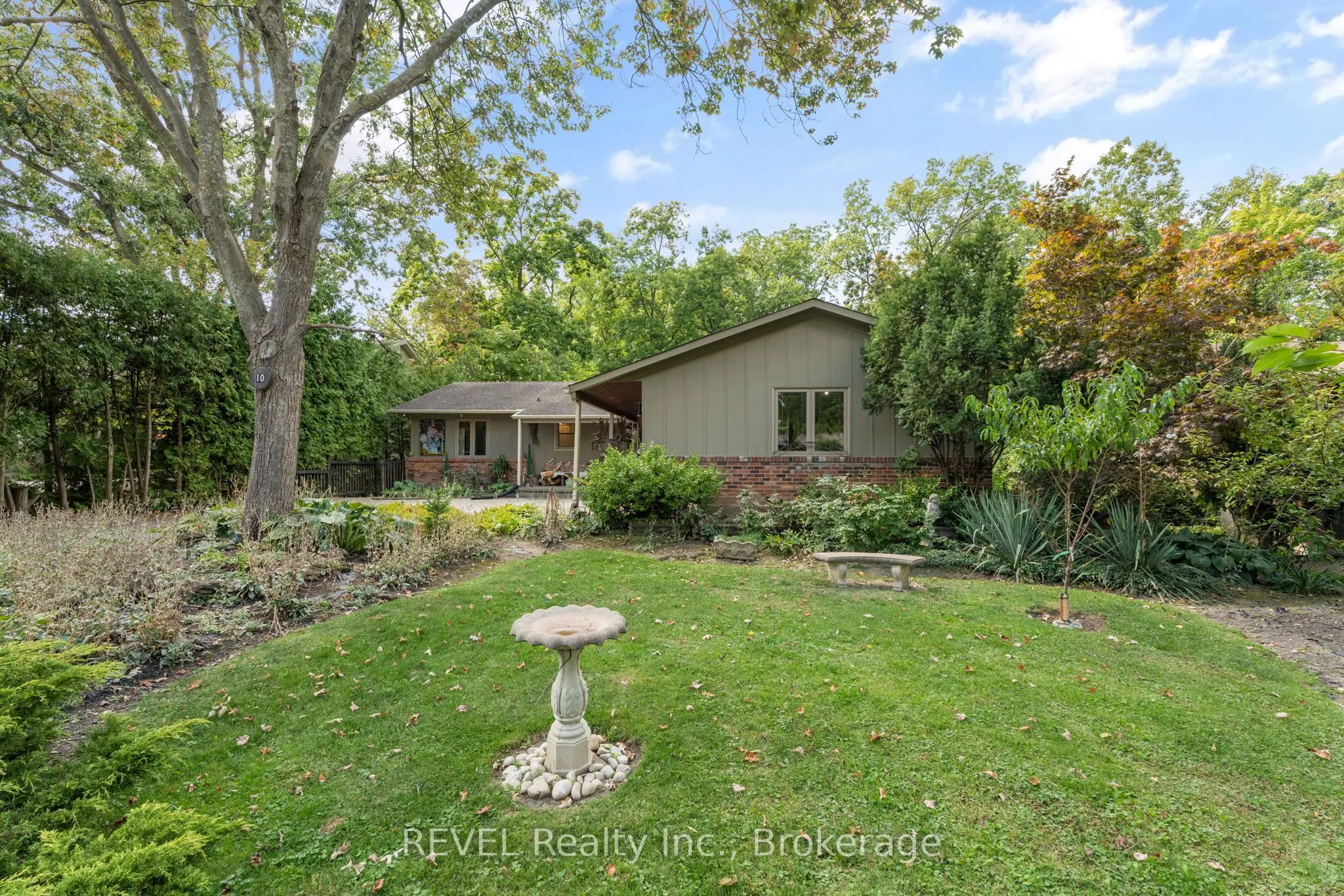 10 Woodington Crescent