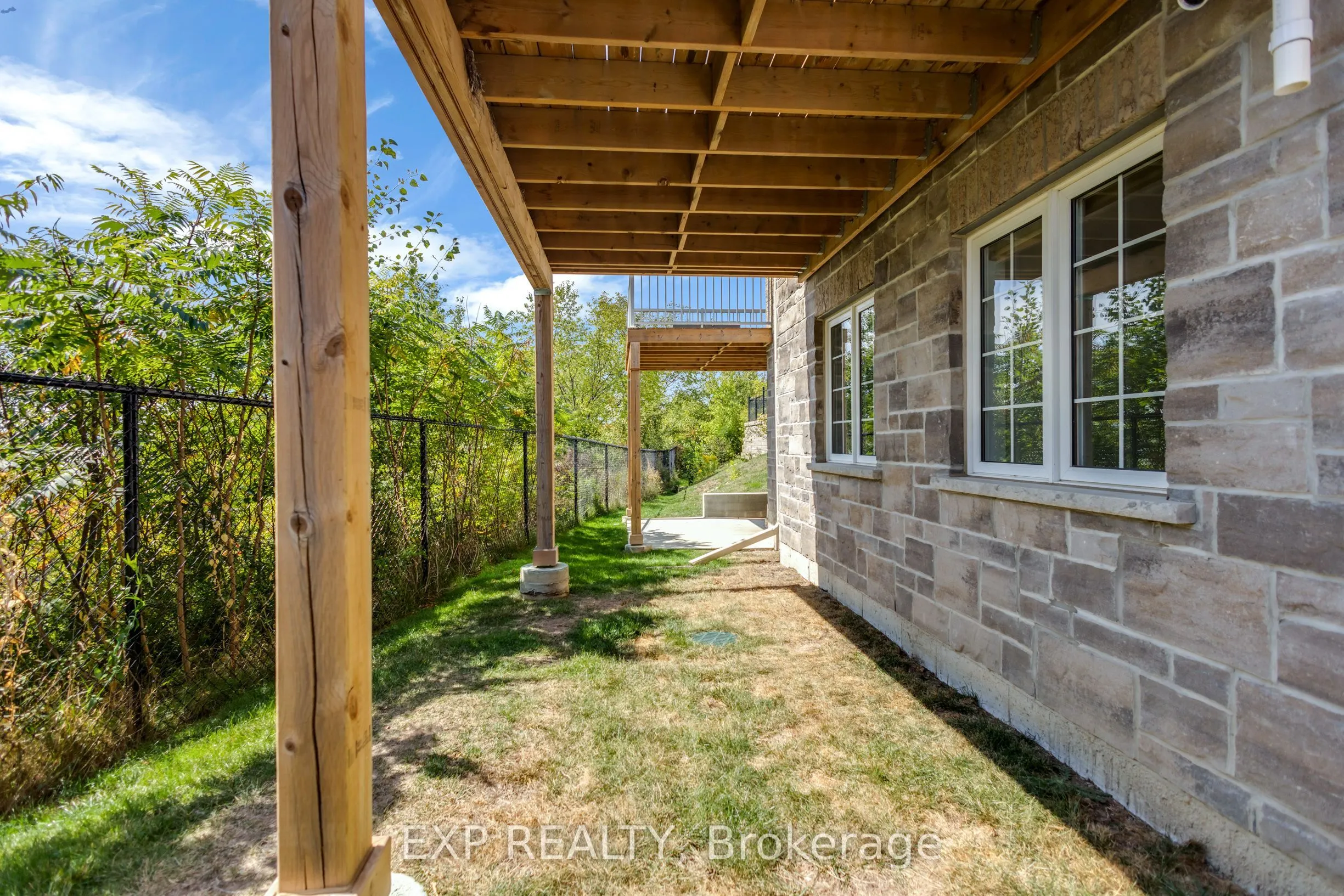 5 CITYVIEW Drive S, #103