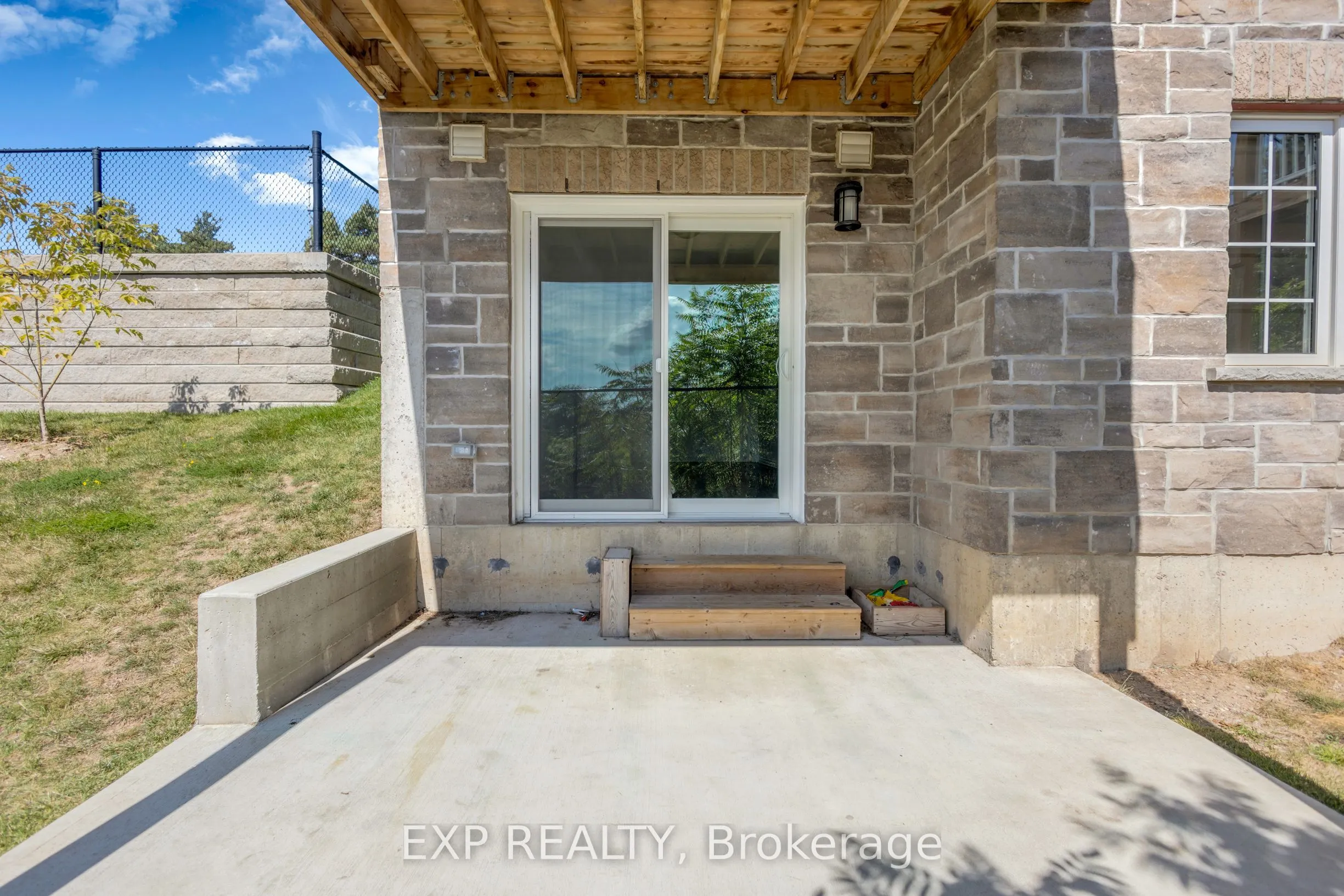 5 CITYVIEW Drive S, #103