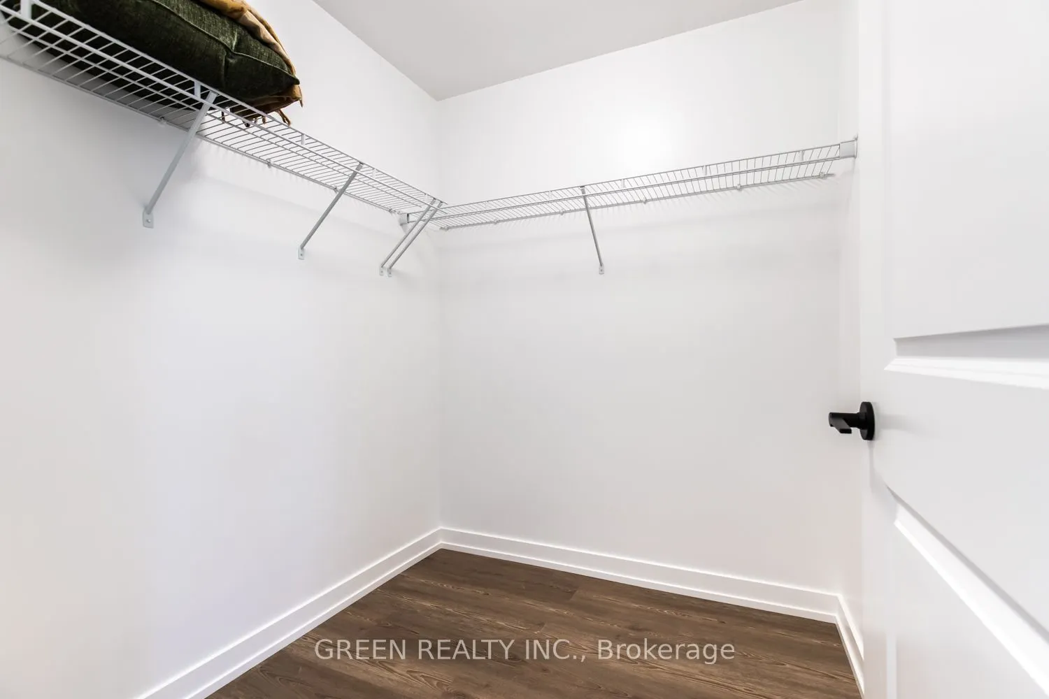 870 Queenston Road, #501