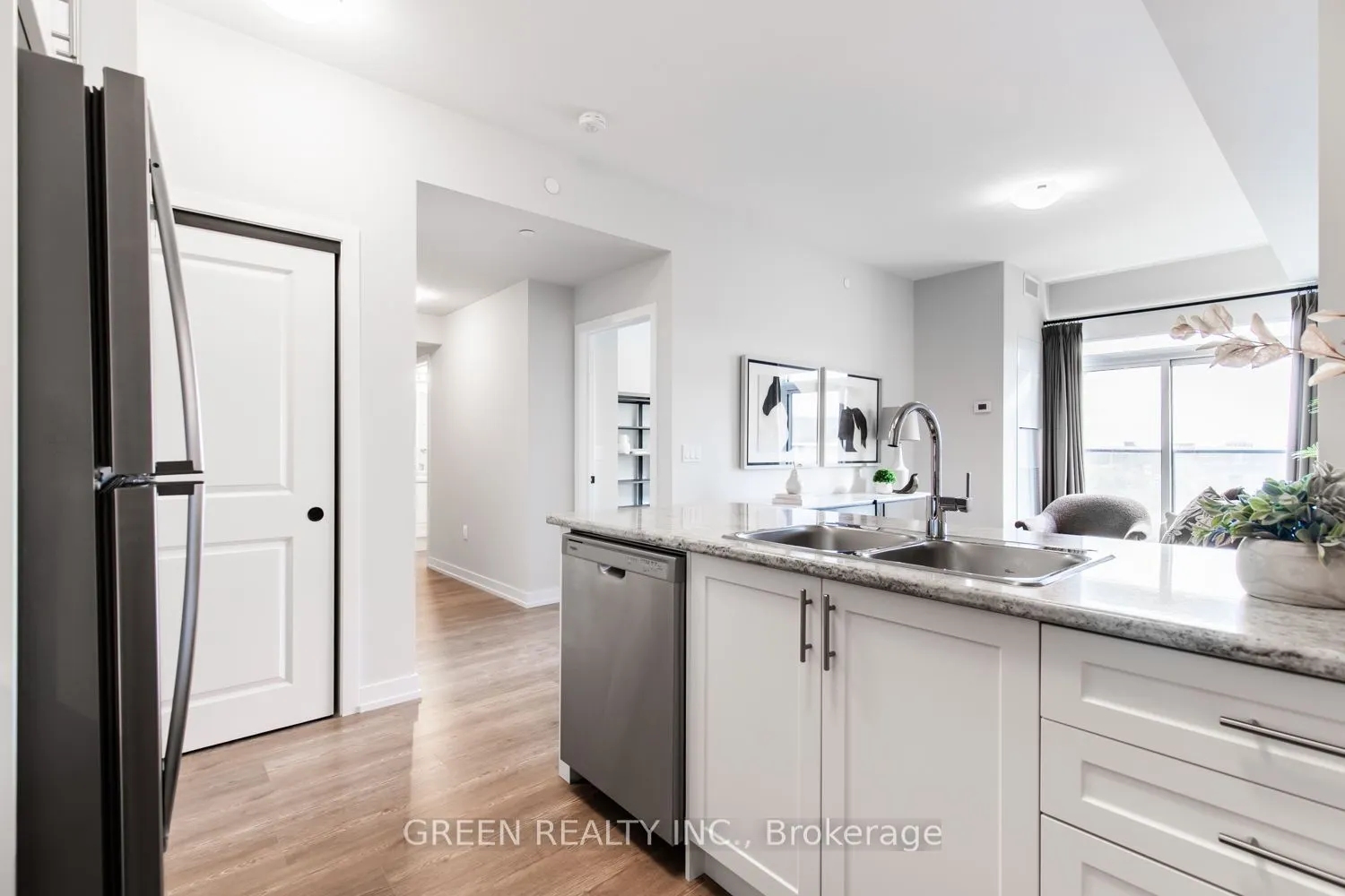 870 Queenston Road, #501
