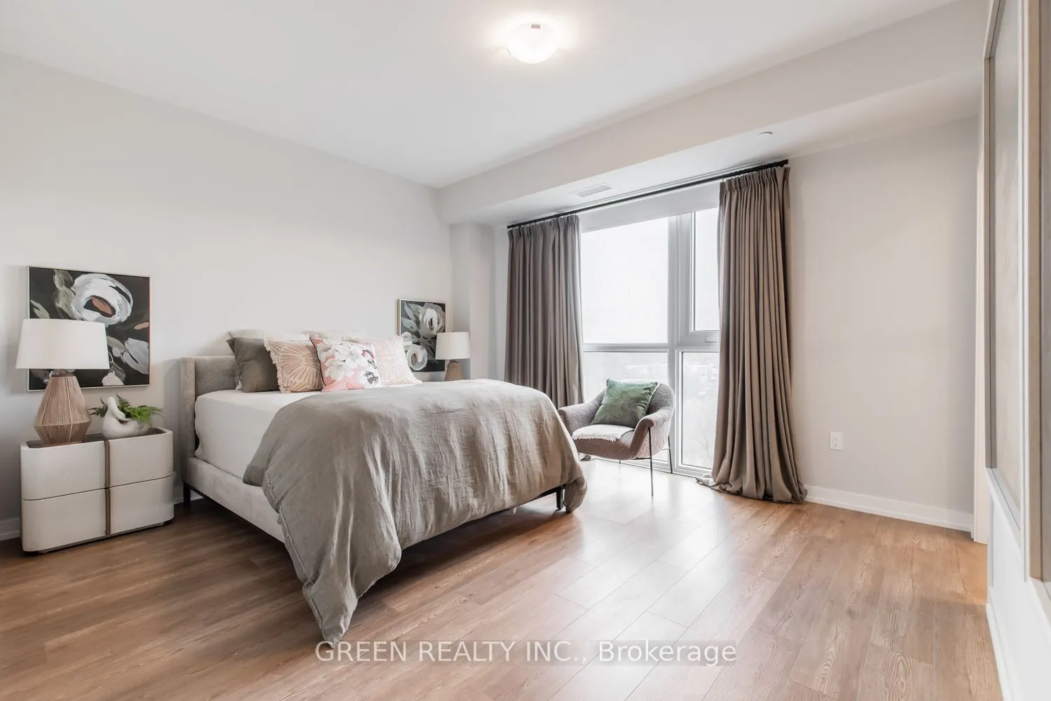 870 Queenston Road, #501