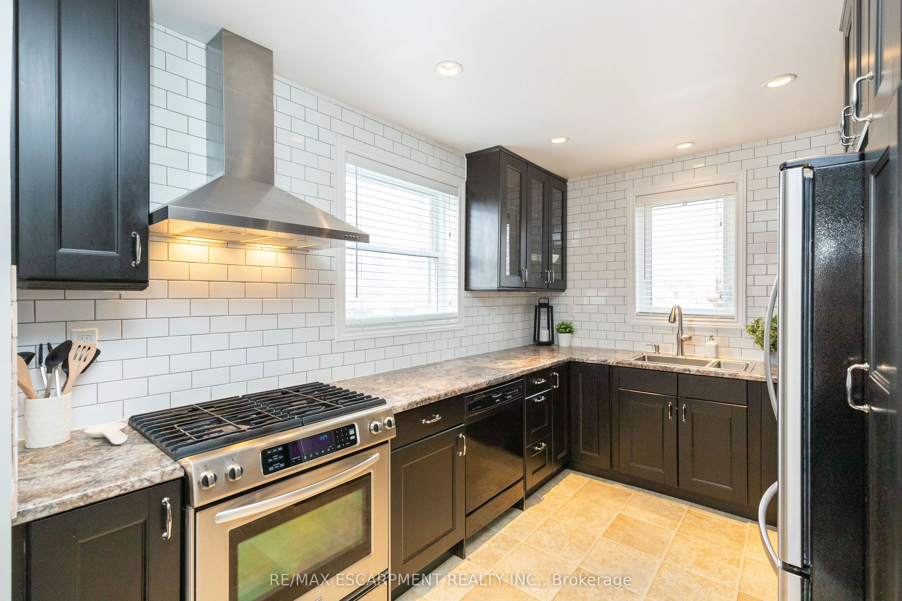4 Sunning Hill Avenue, #UPPER