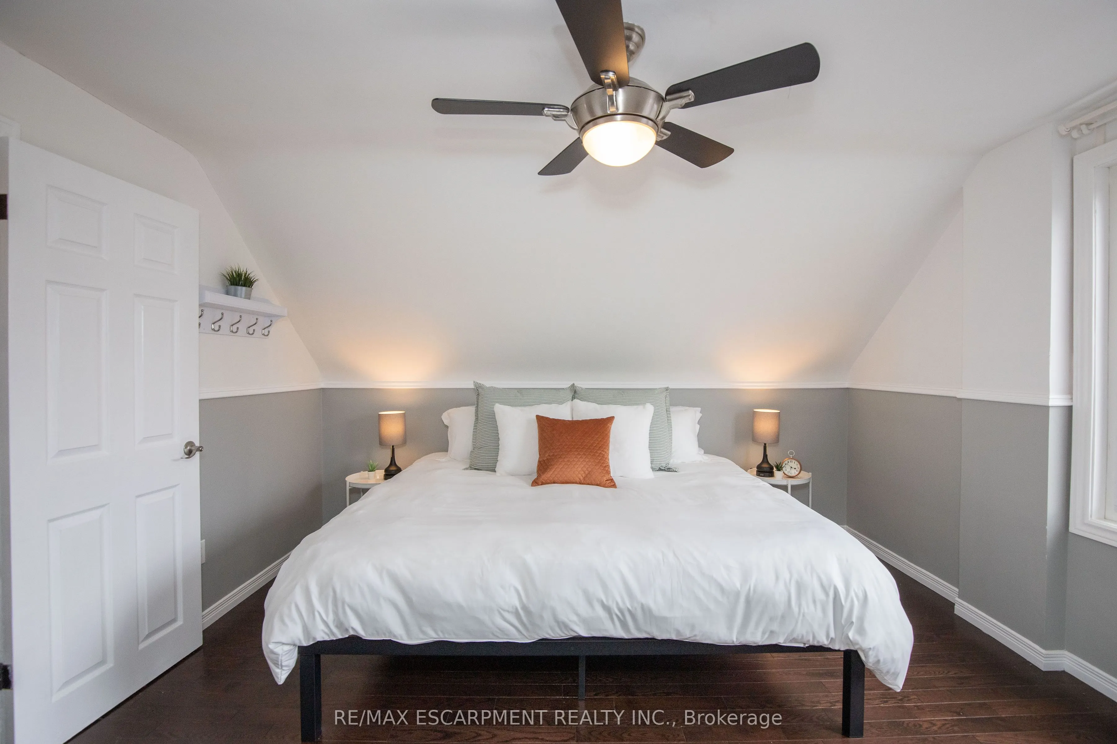 4 Sunning Hill Avenue, #UPPER