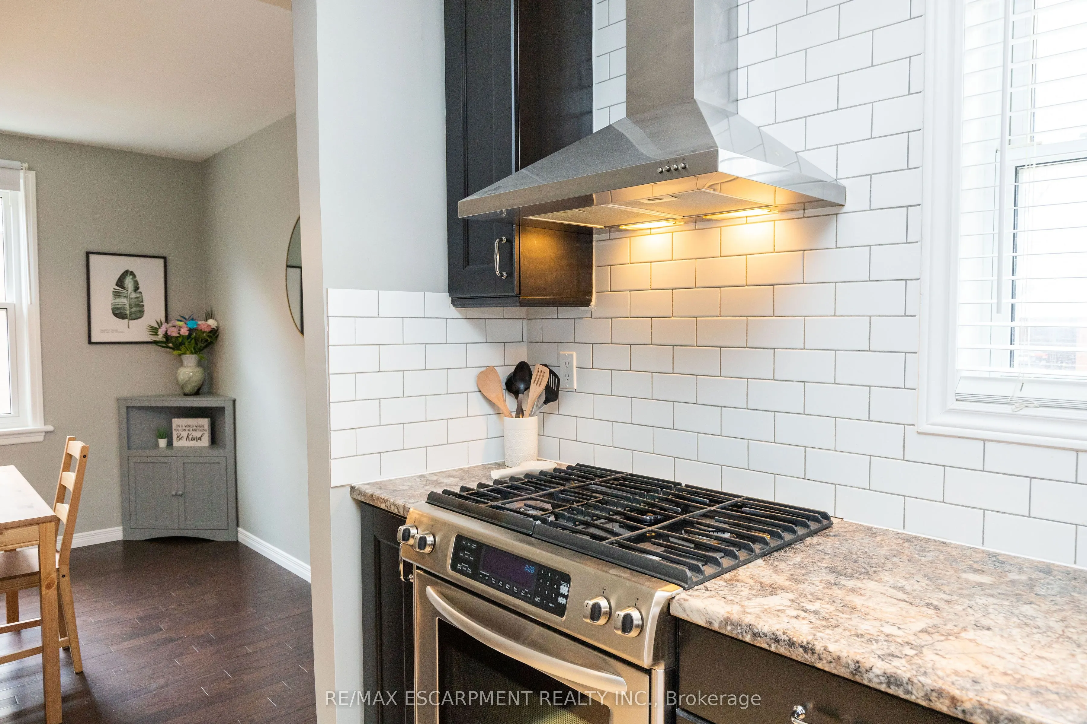 4 Sunning Hill Avenue, #UPPER