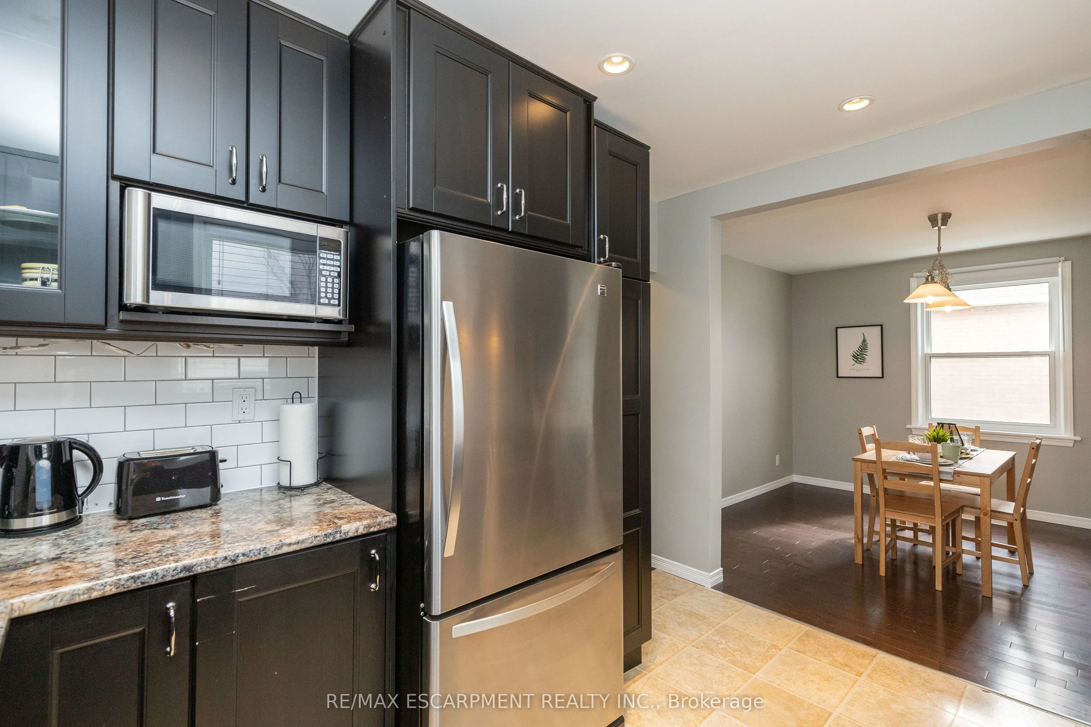 4 Sunning Hill Avenue, #UPPER