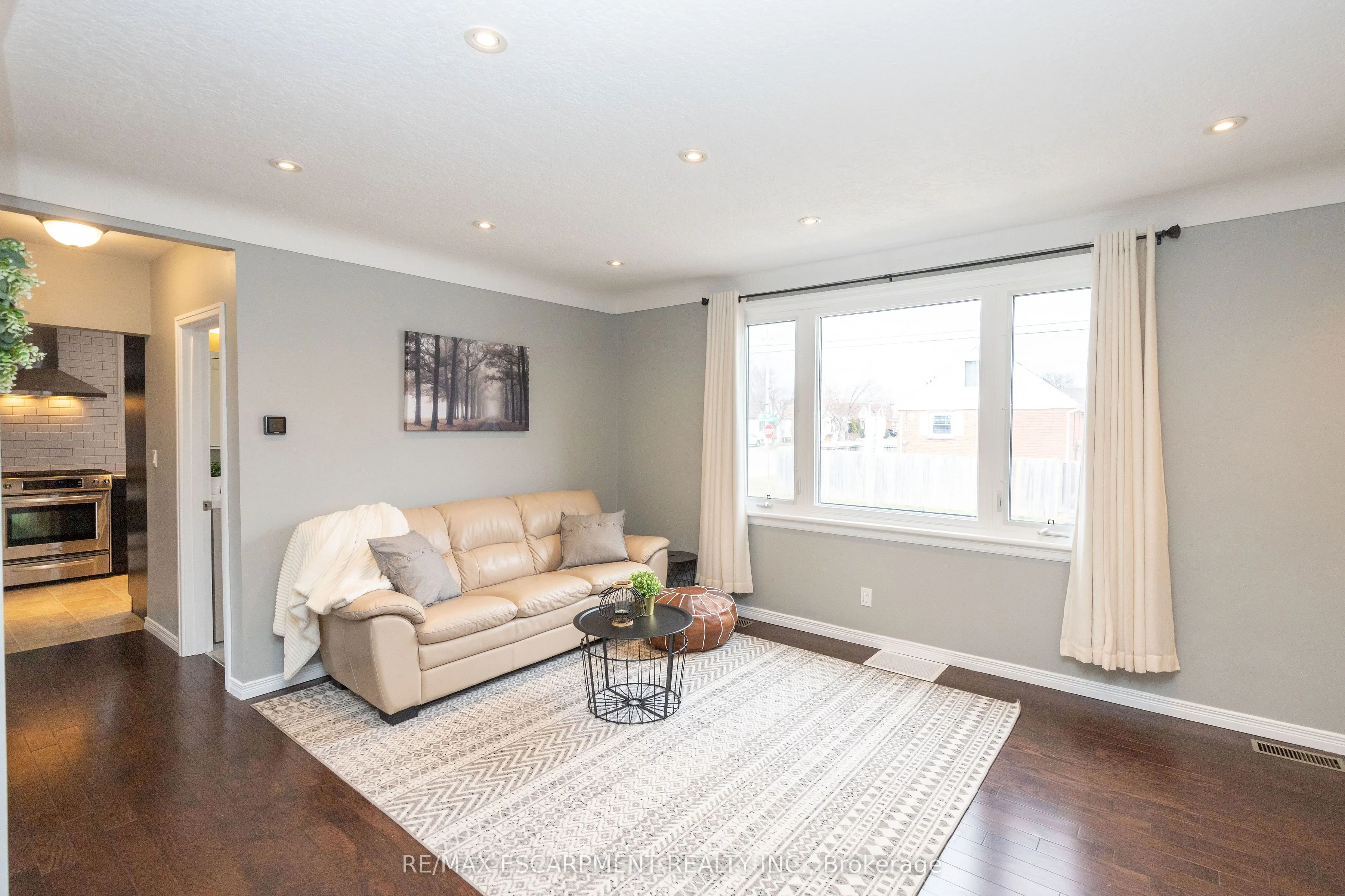 4 Sunning Hill Avenue, #UPPER