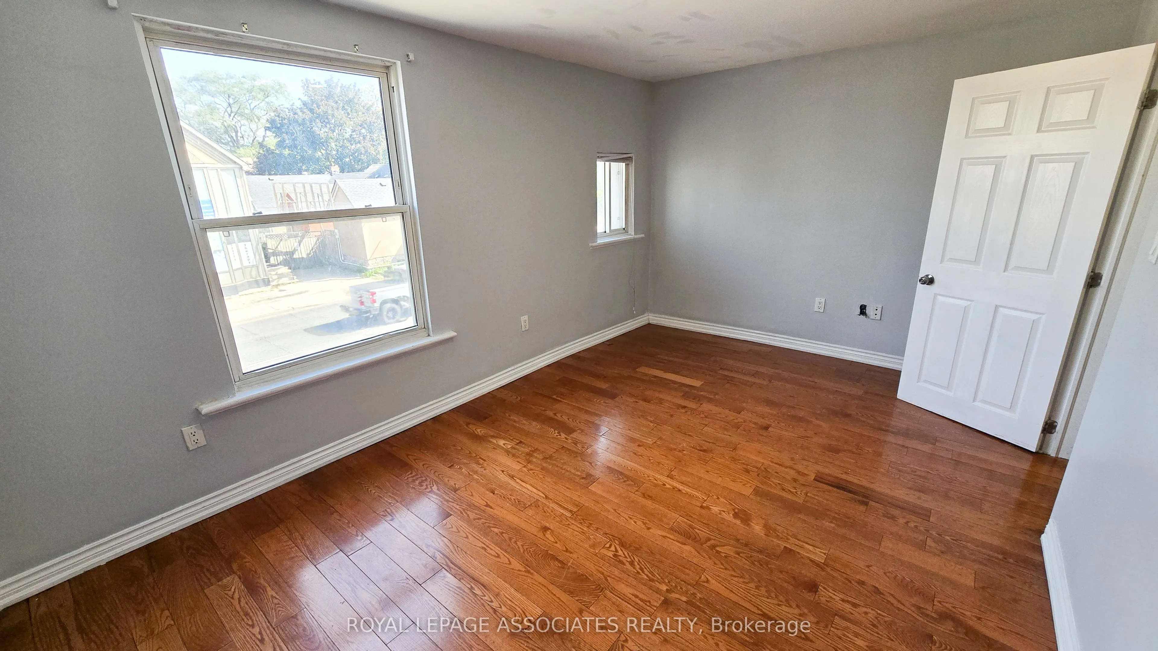 455 Main Street W