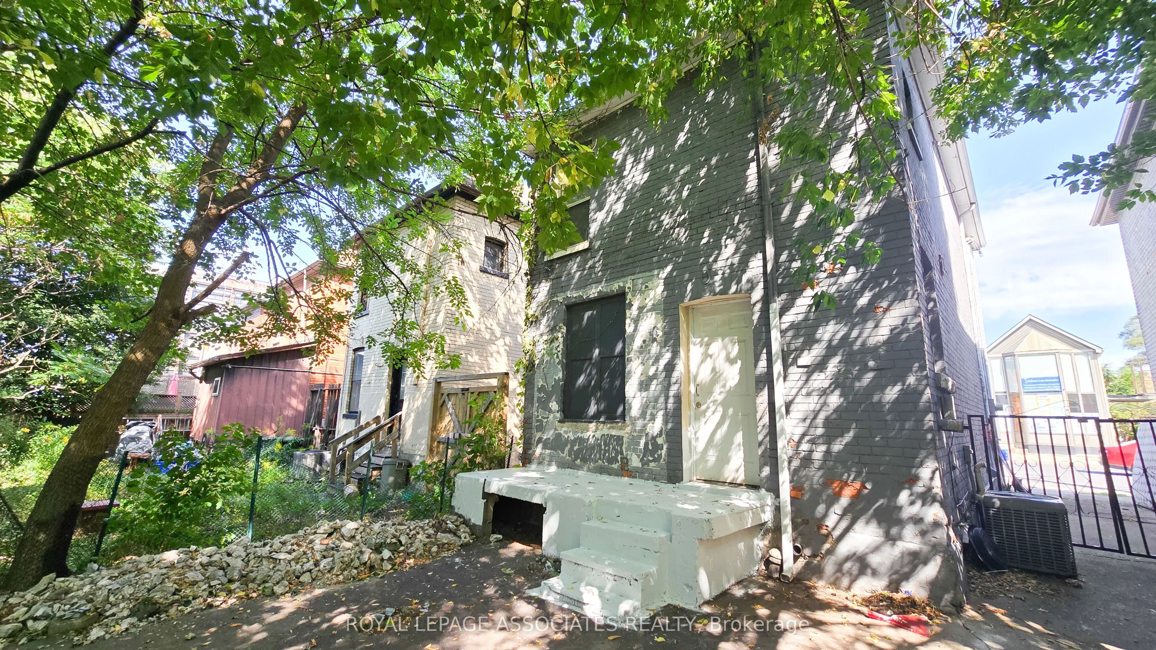 455 Main Street W