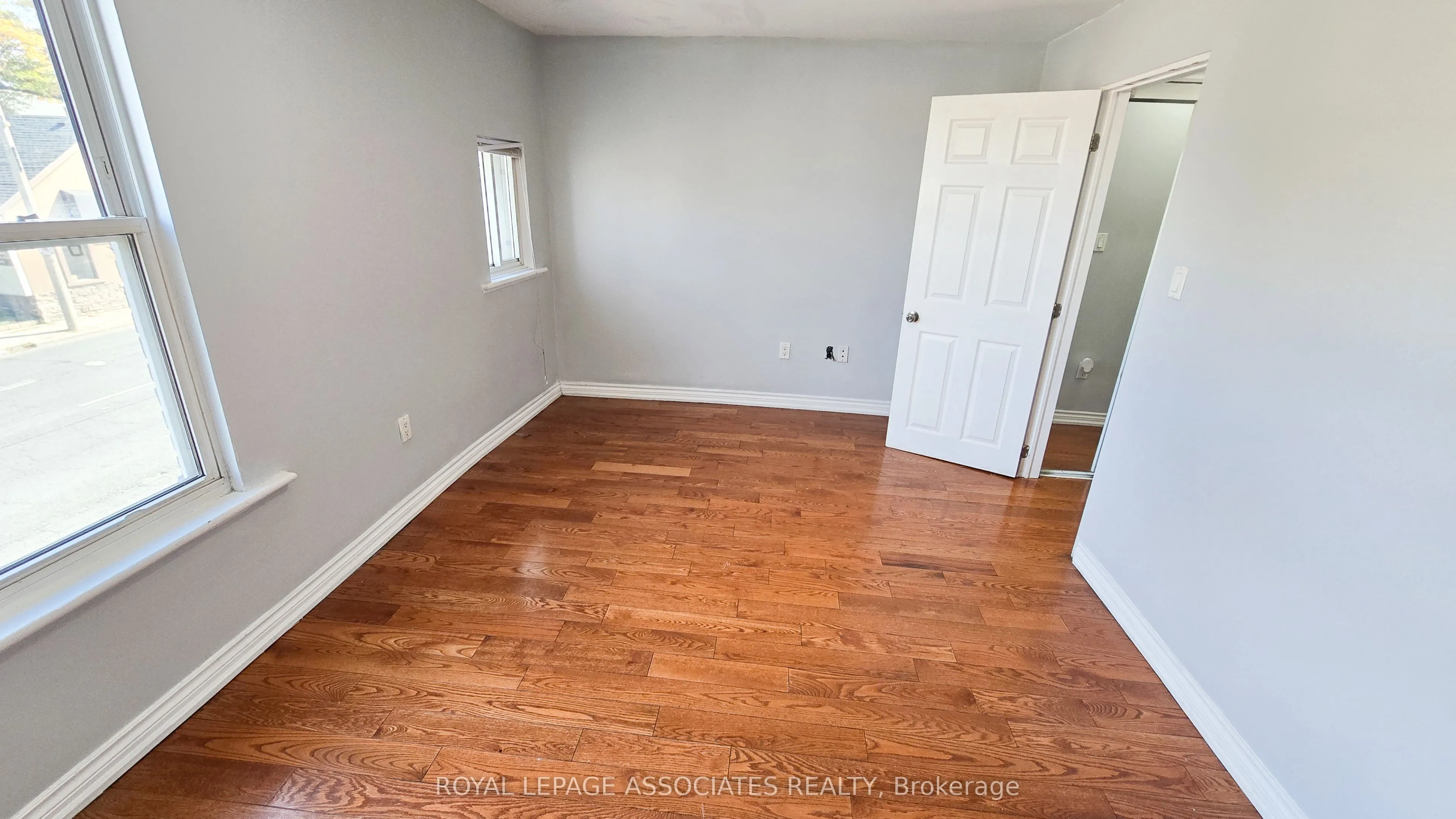 455 Main Street W
