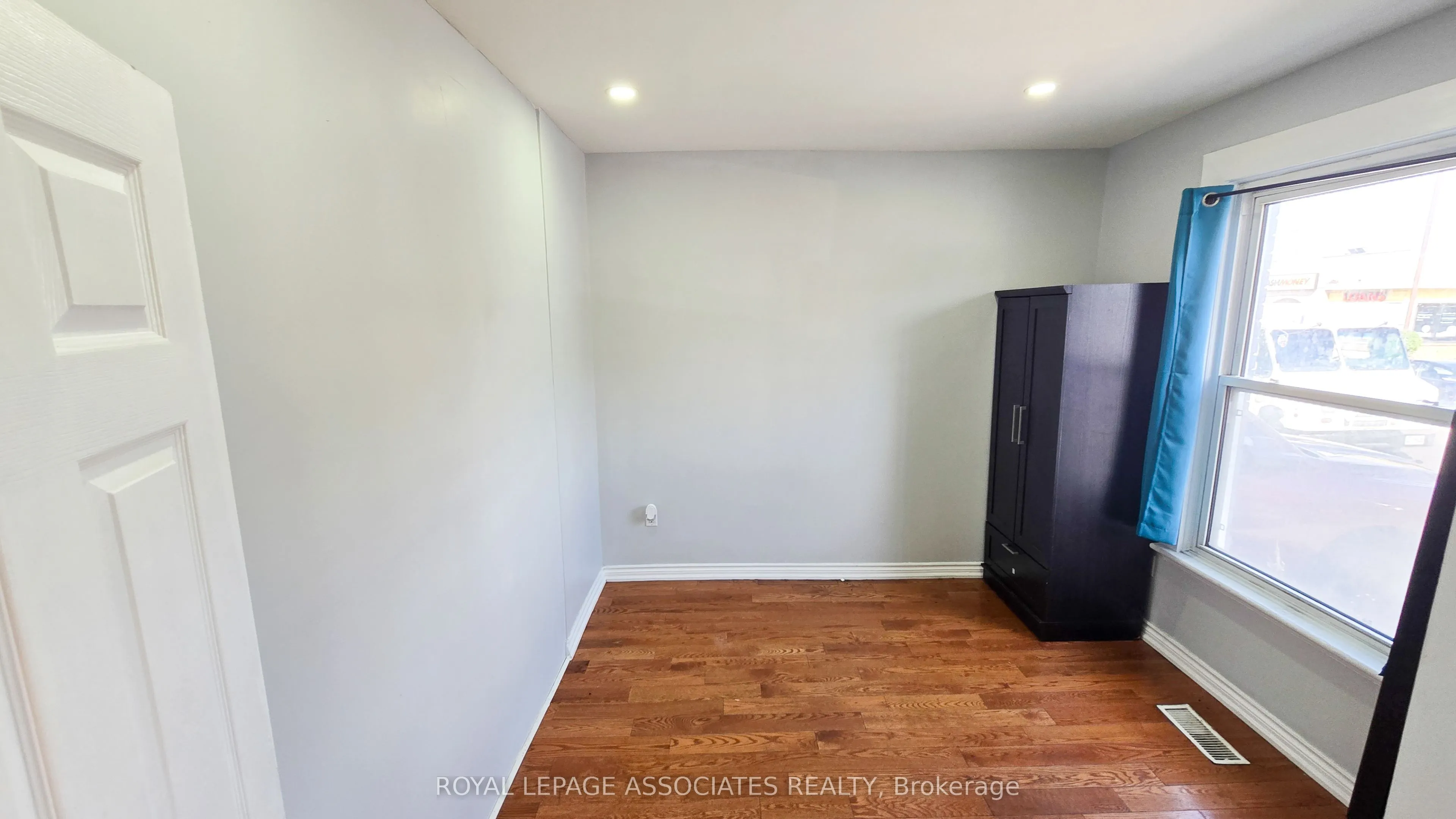 455 Main Street W