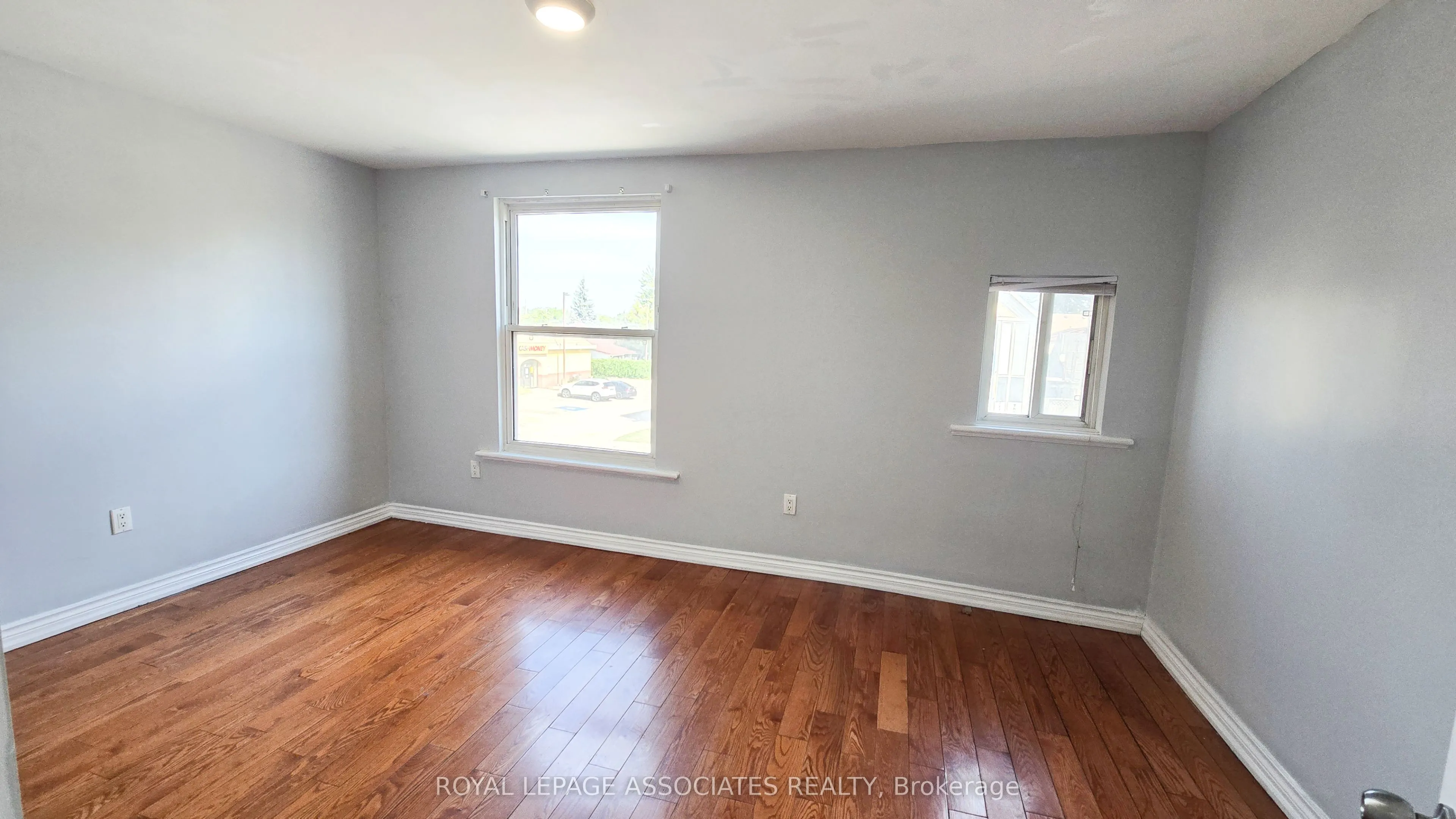 455 Main Street W