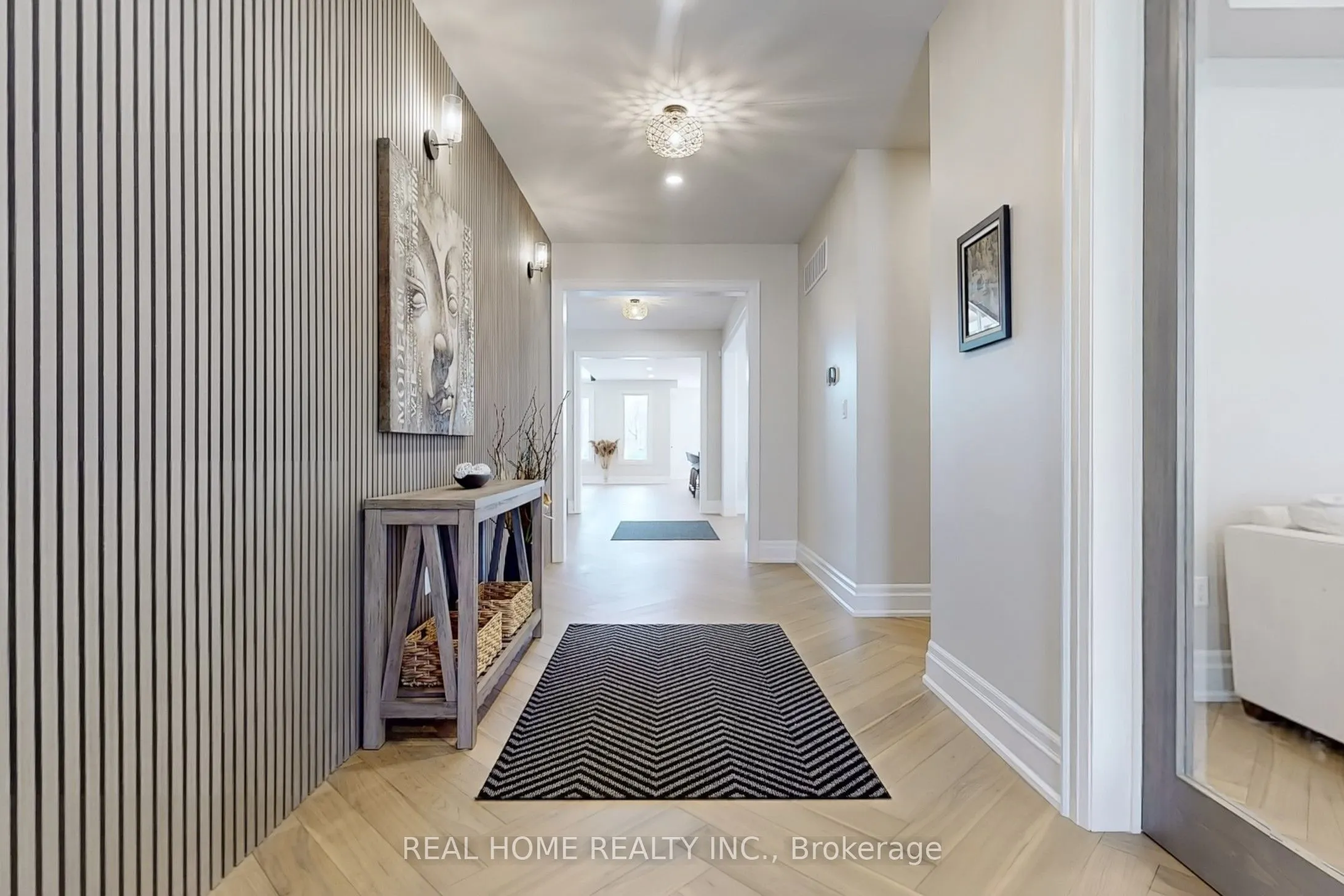 8 Knowles Crescent