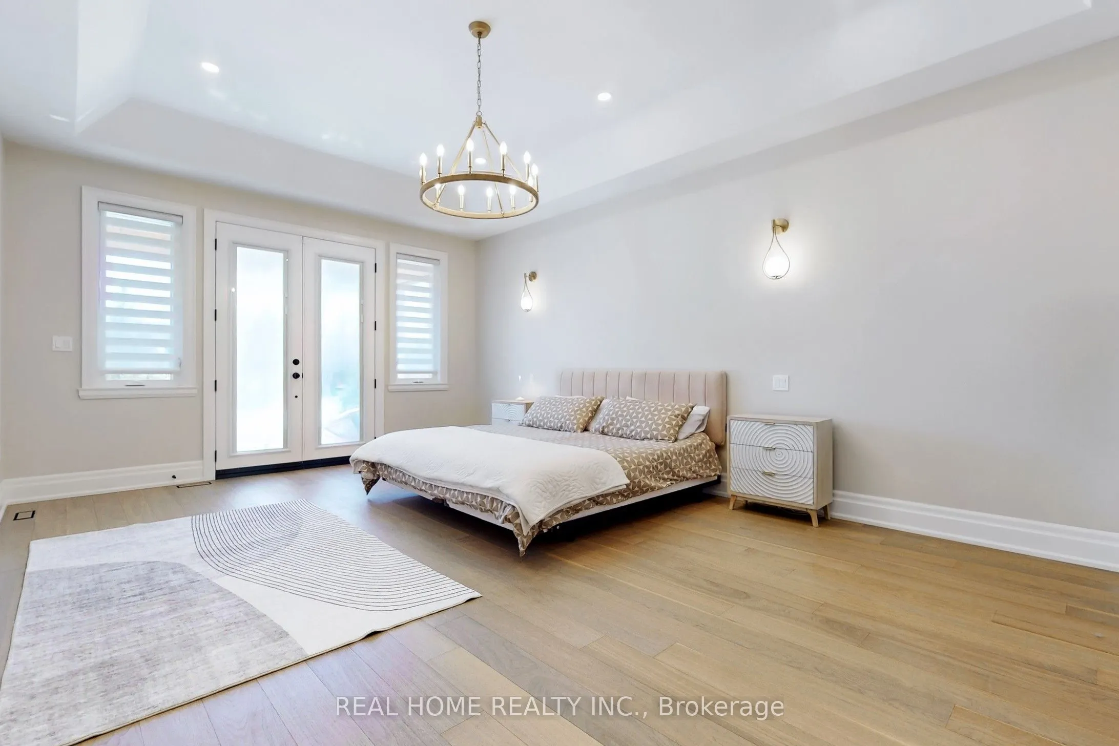 8 Knowles Crescent