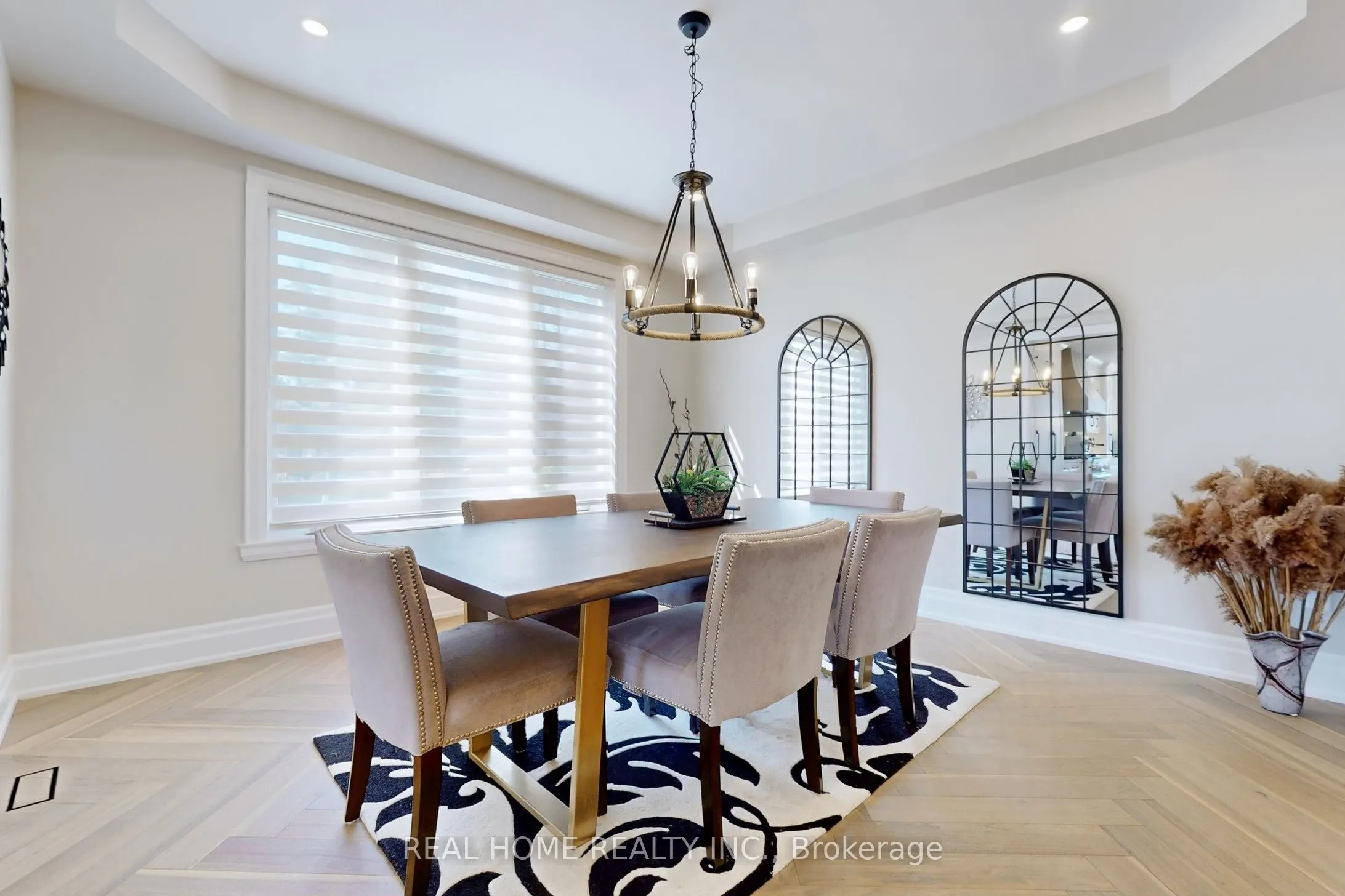 8 Knowles Crescent