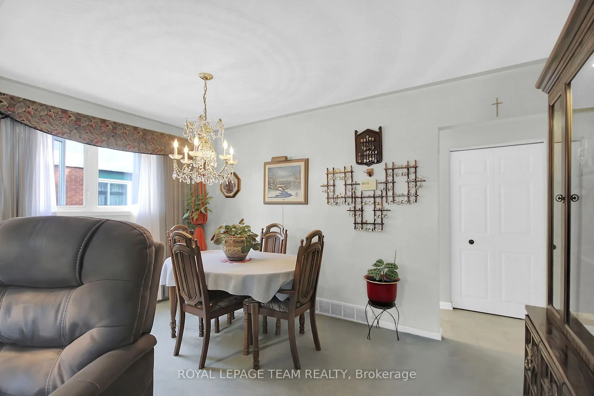 962 Dynes Road