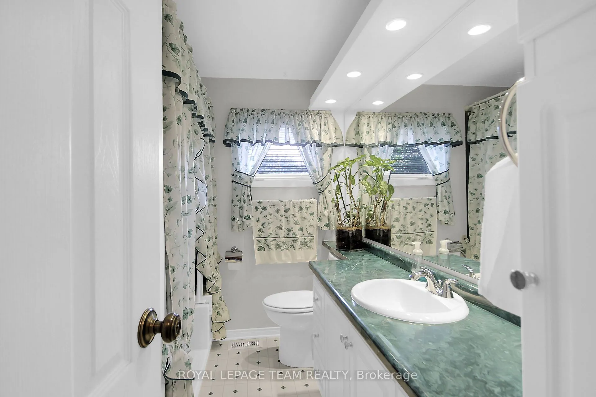 962 Dynes Road