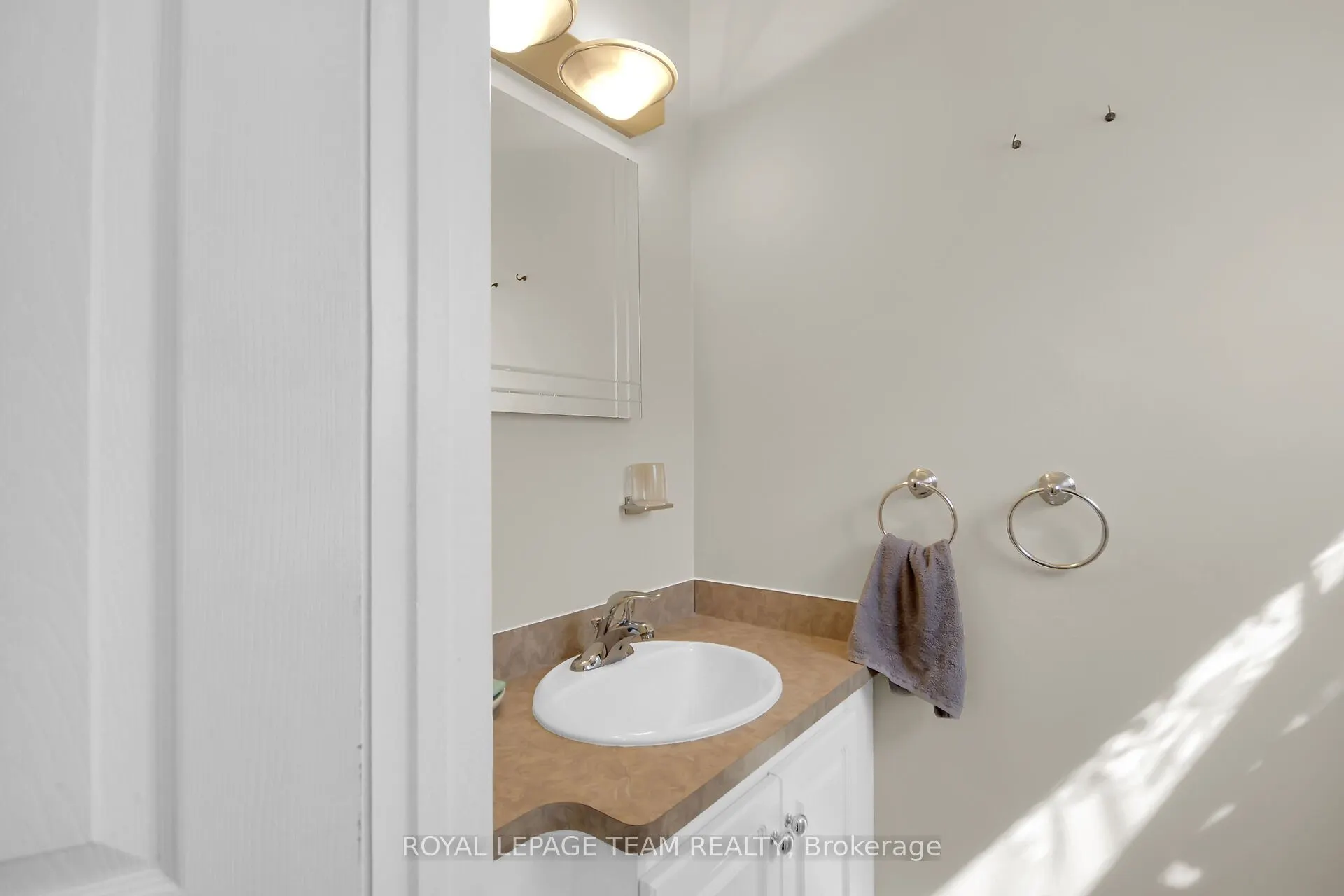 962 Dynes Road