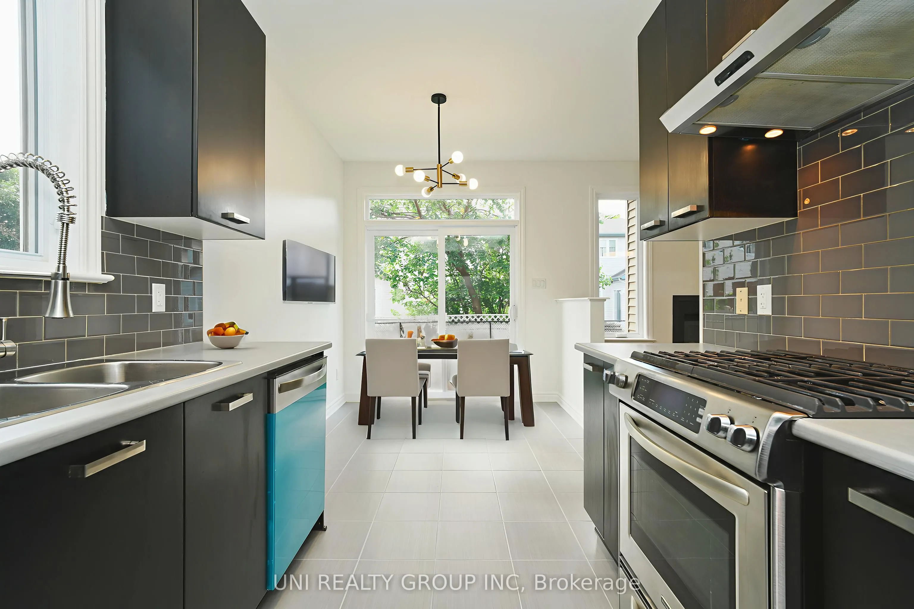 180 HIGHBURY PARK Drive