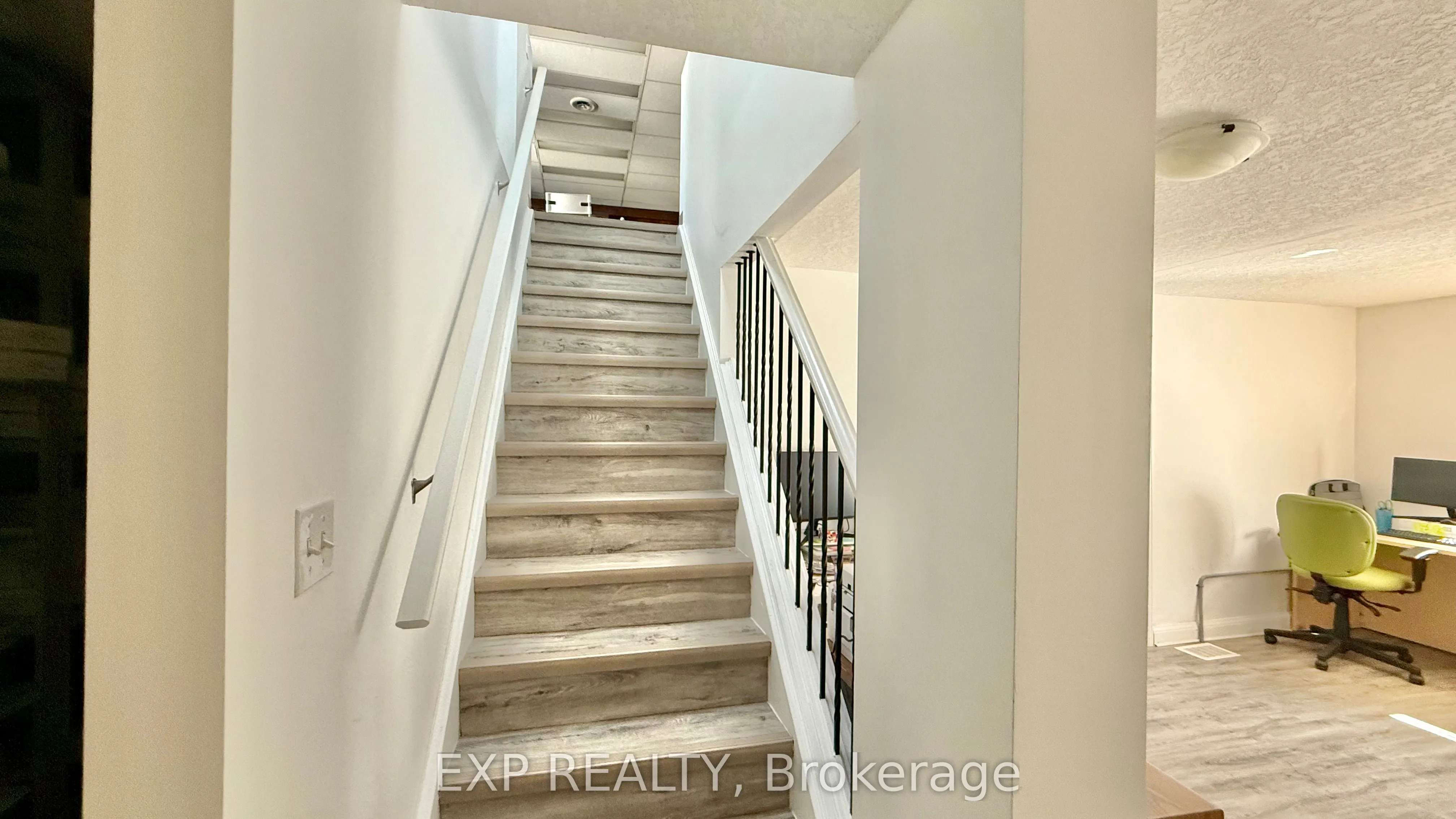 74 Queen Street N