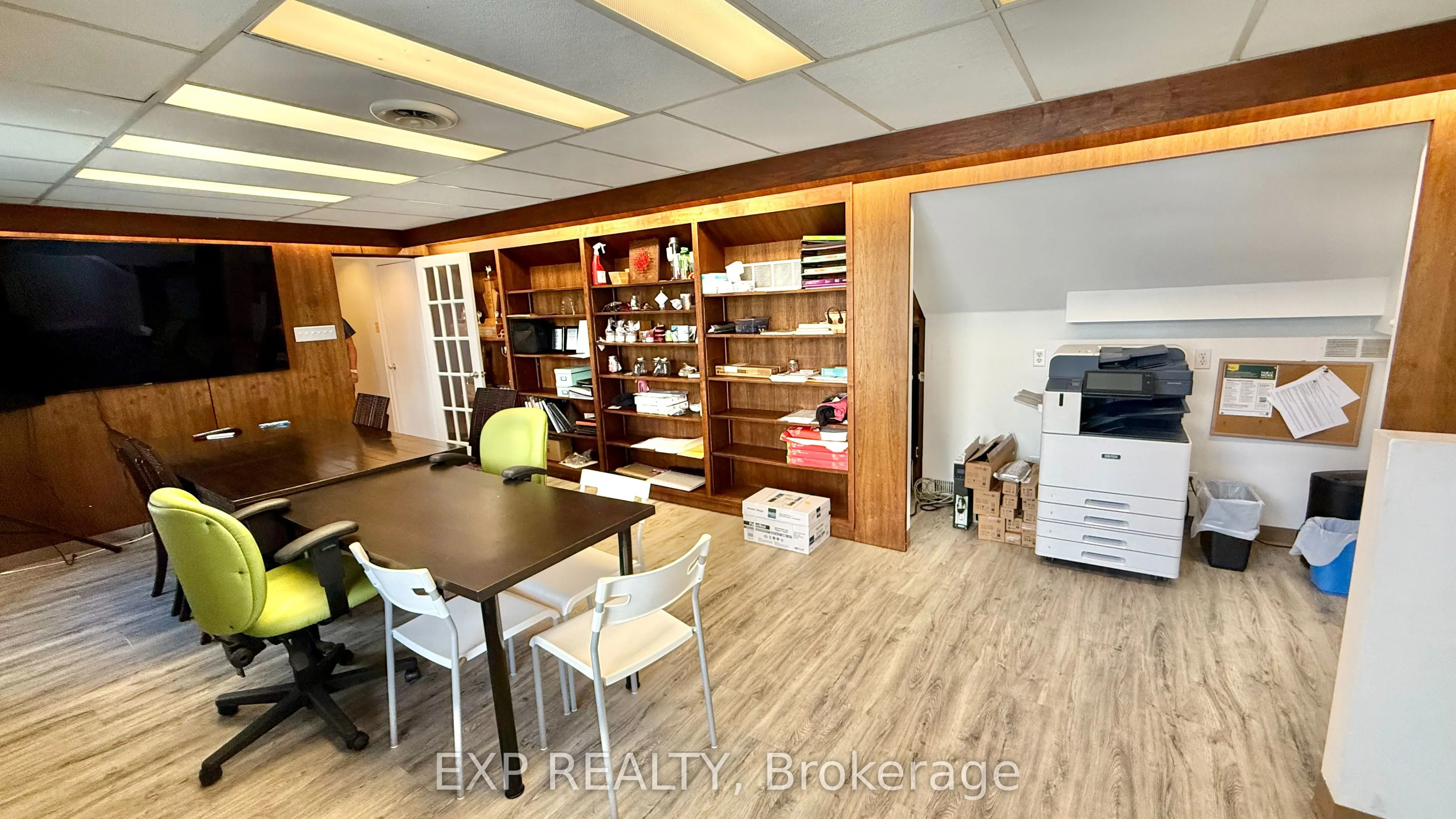 74 Queen Street N