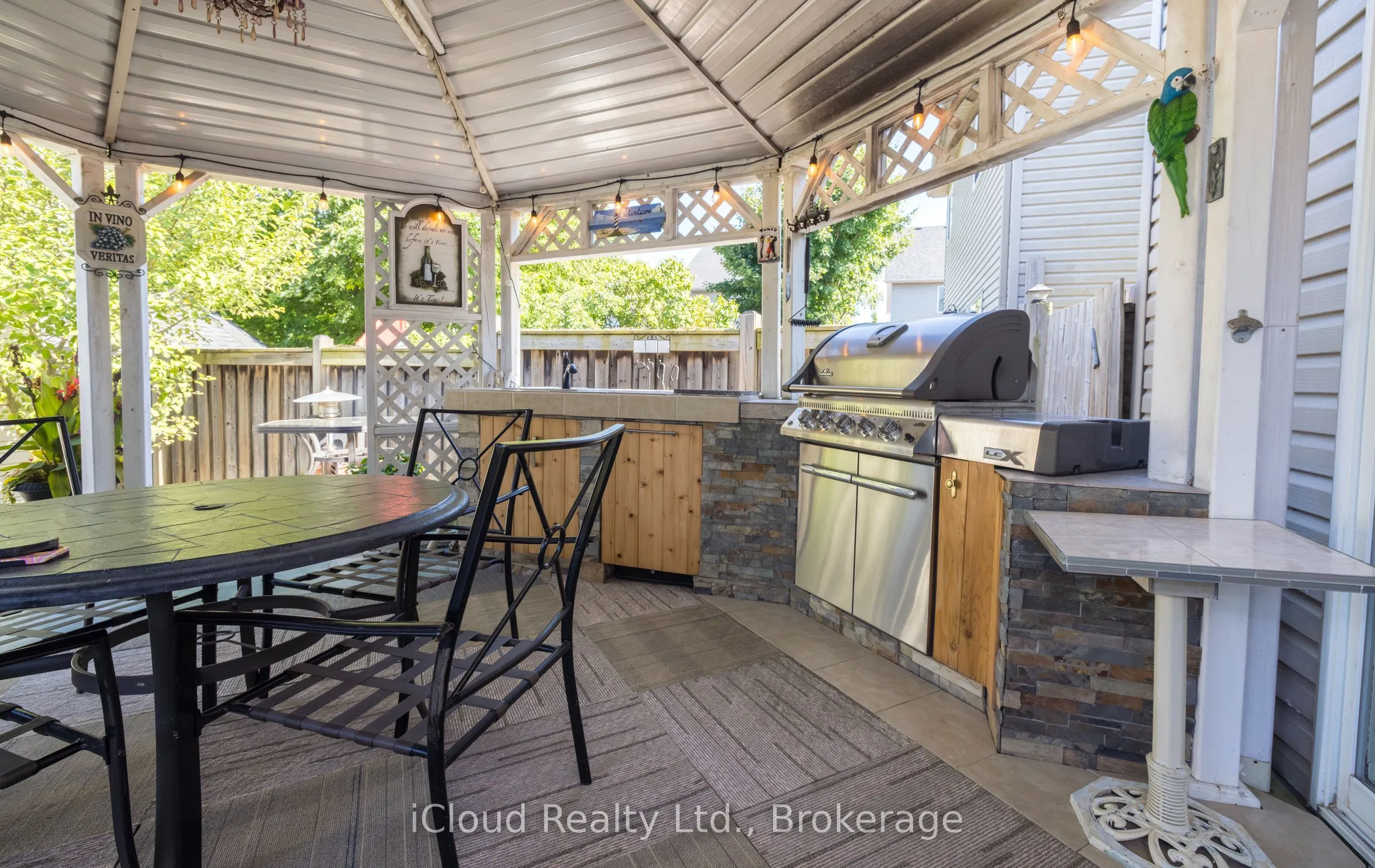 105 Hampson Crescent