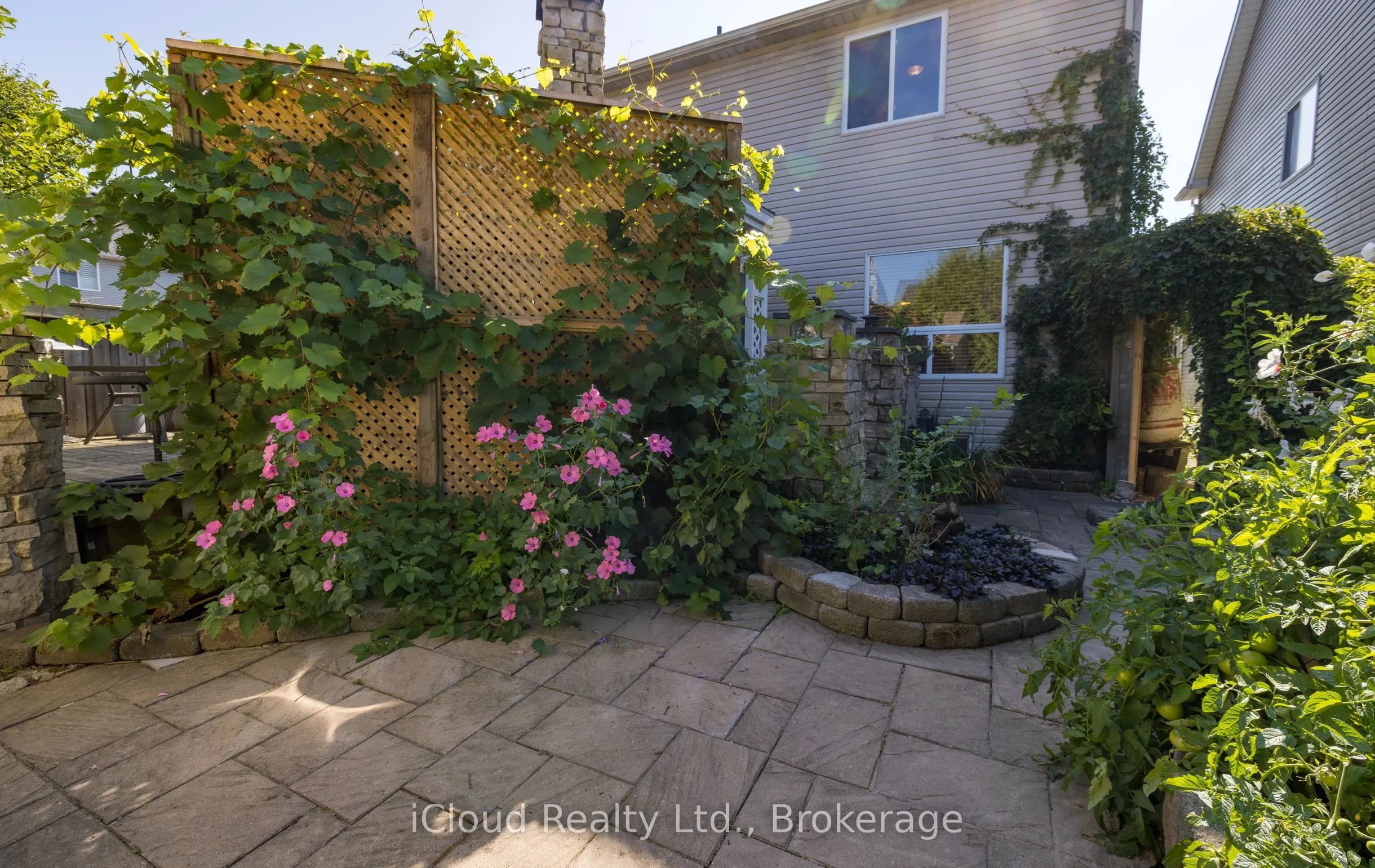 105 Hampson Crescent