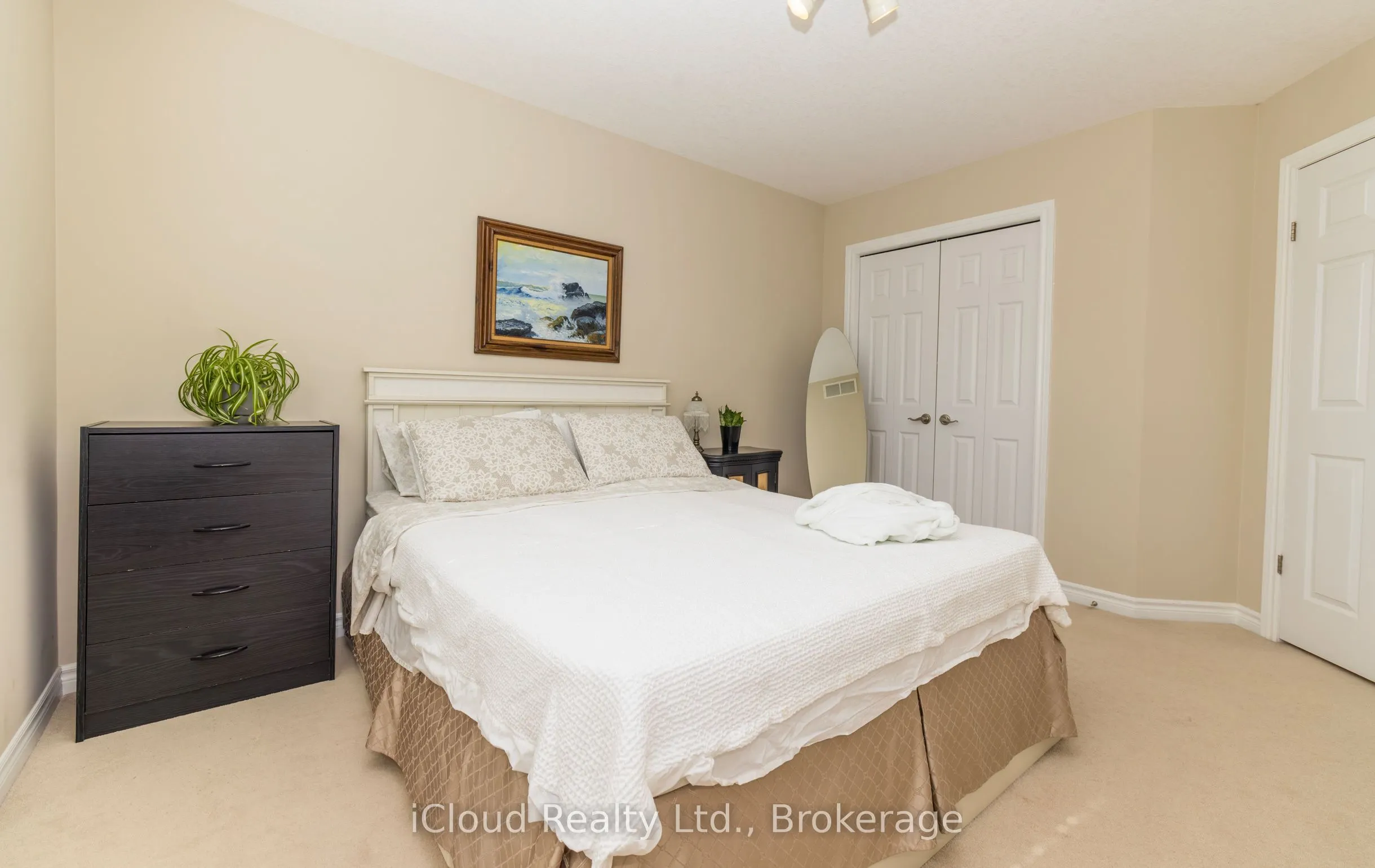 105 Hampson Crescent