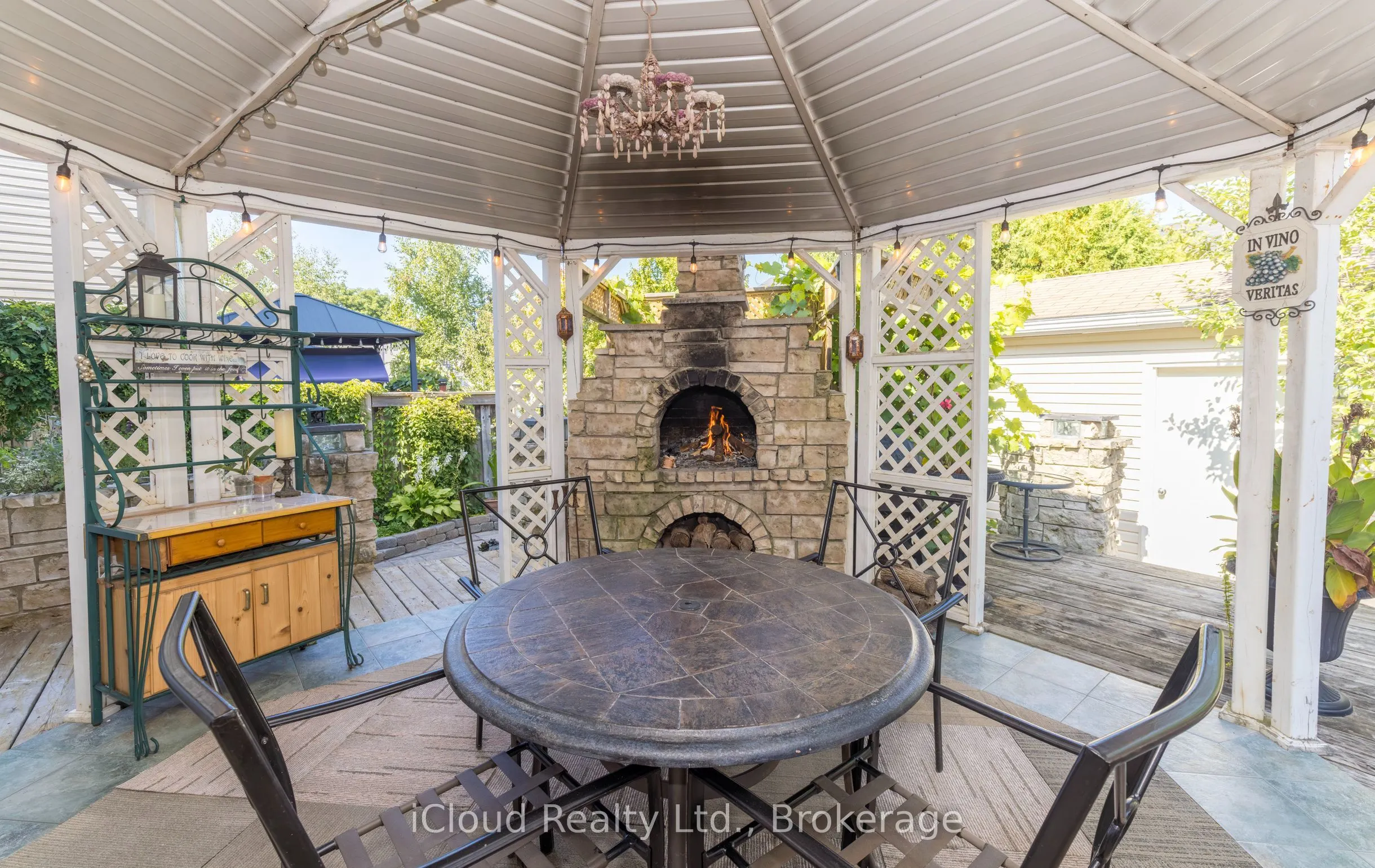 105 Hampson Crescent