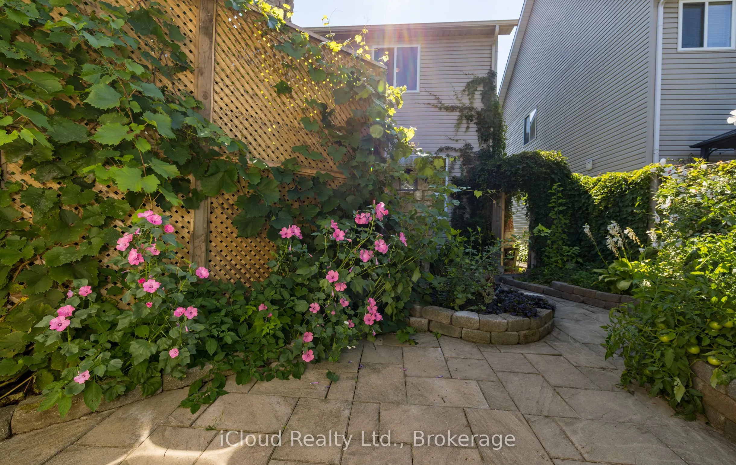 105 Hampson Crescent