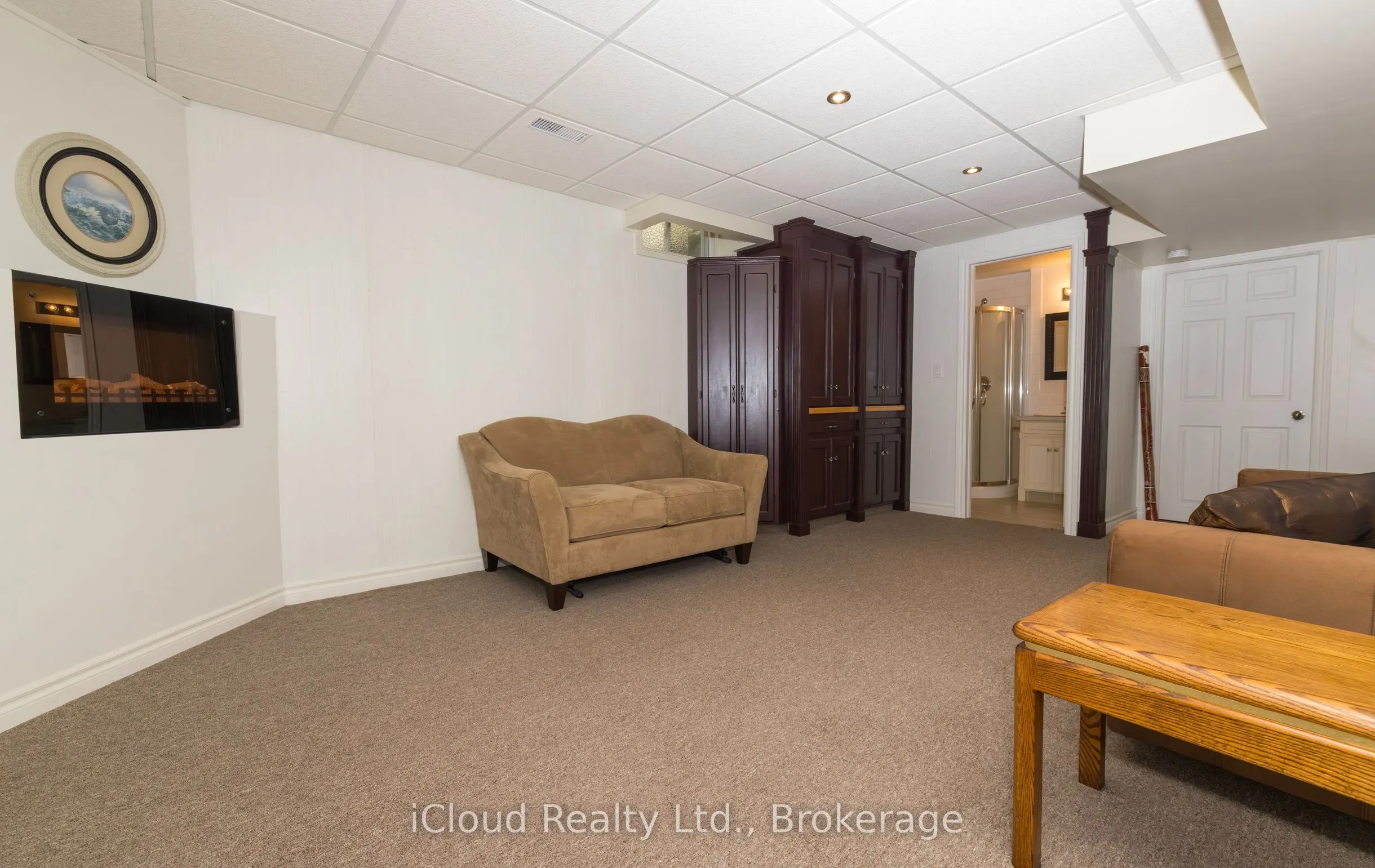 105 Hampson Crescent