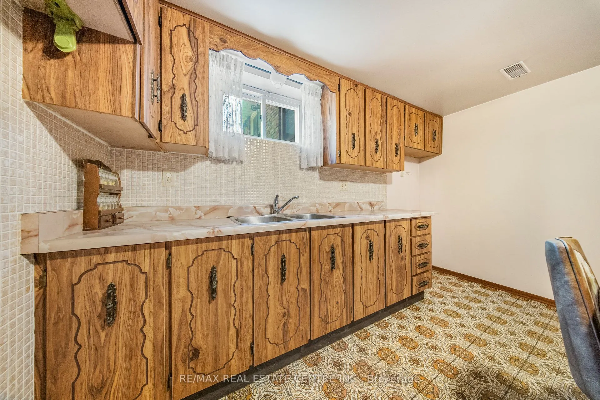 103 Forest Hill Crescent