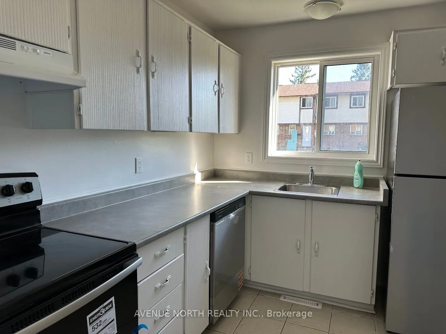 1790 Dondale St, Street, #67